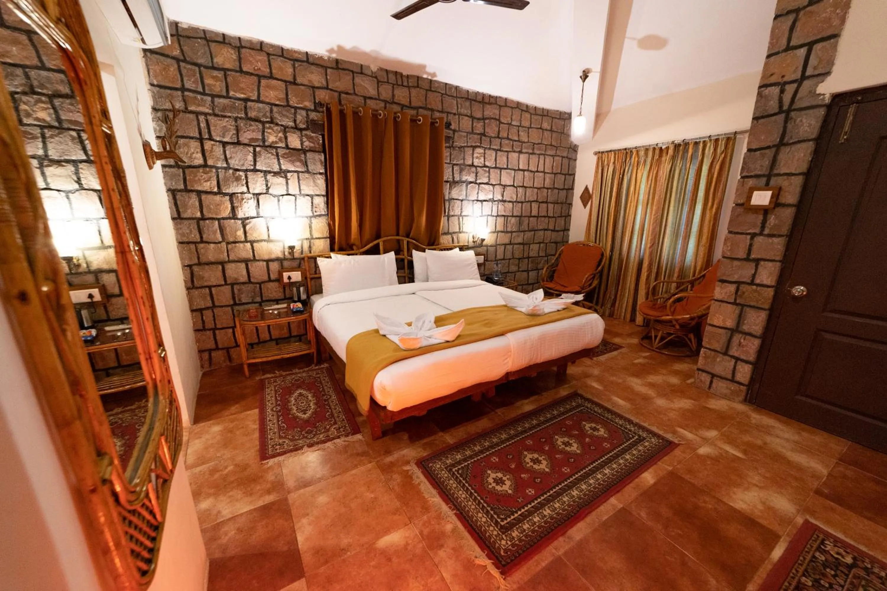 Photo of the whole room, Bed in Tiger Trails Resort