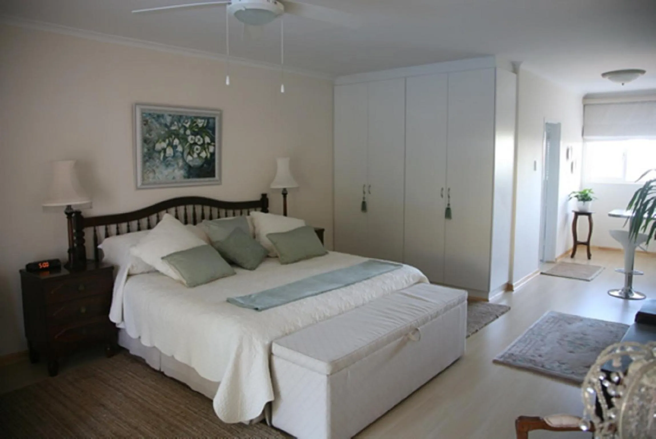 Photo of the whole room, Bed in Majorca House