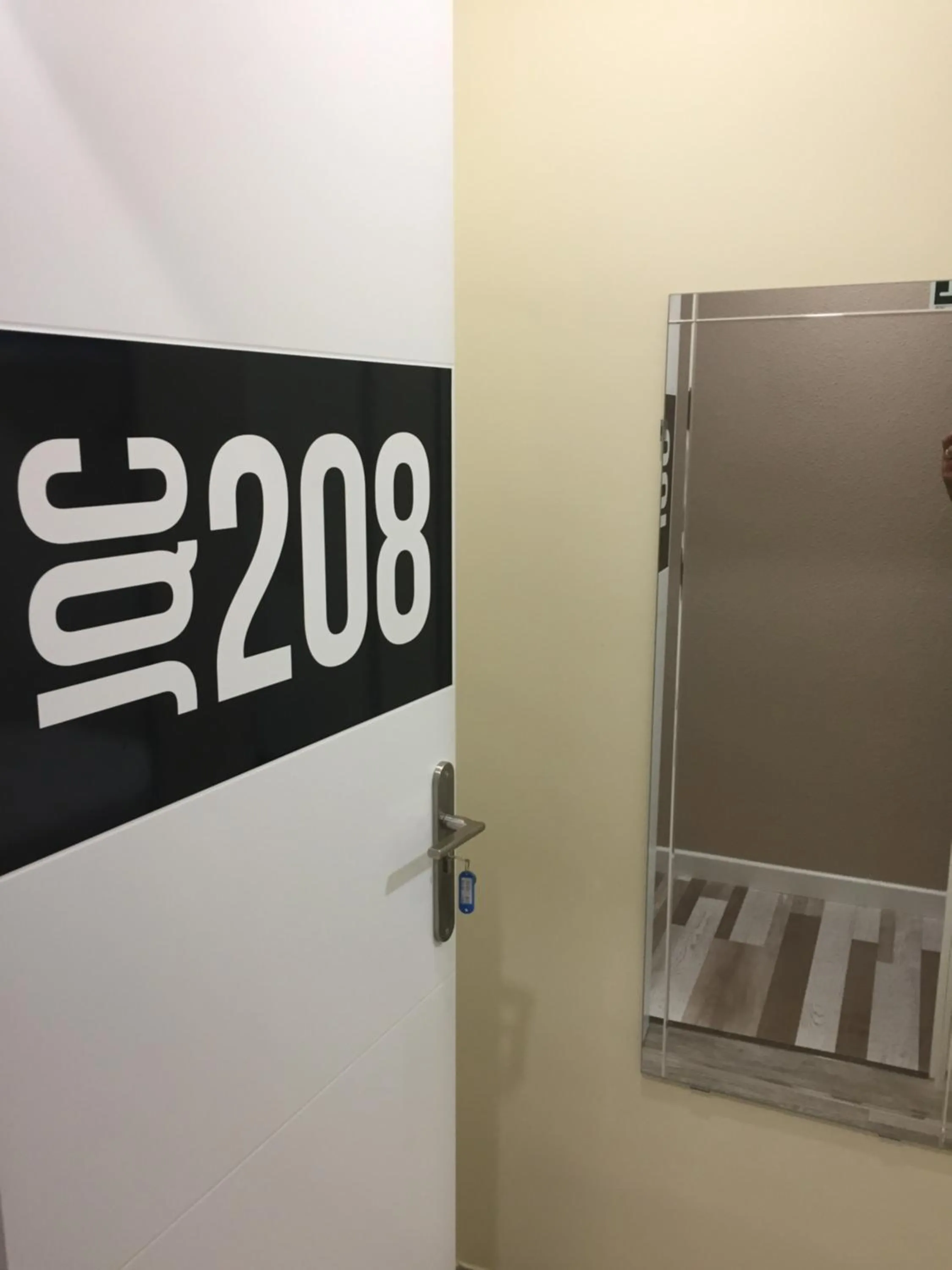 Logo/Certificate/Sign in JQC Rooms