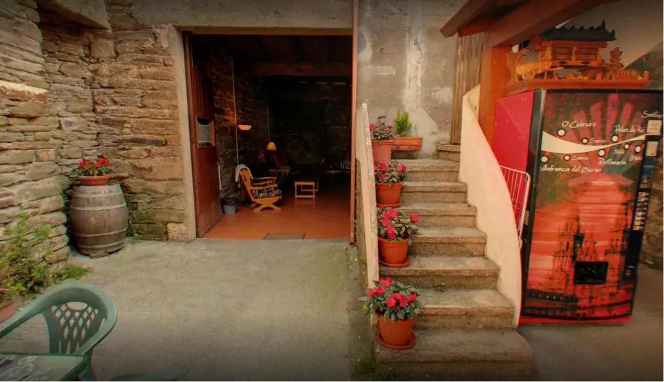 Single Room with Shared Bathroom in Albergue San Lázaro Single Room with Shared Bathroom in Albergue San Lázaro