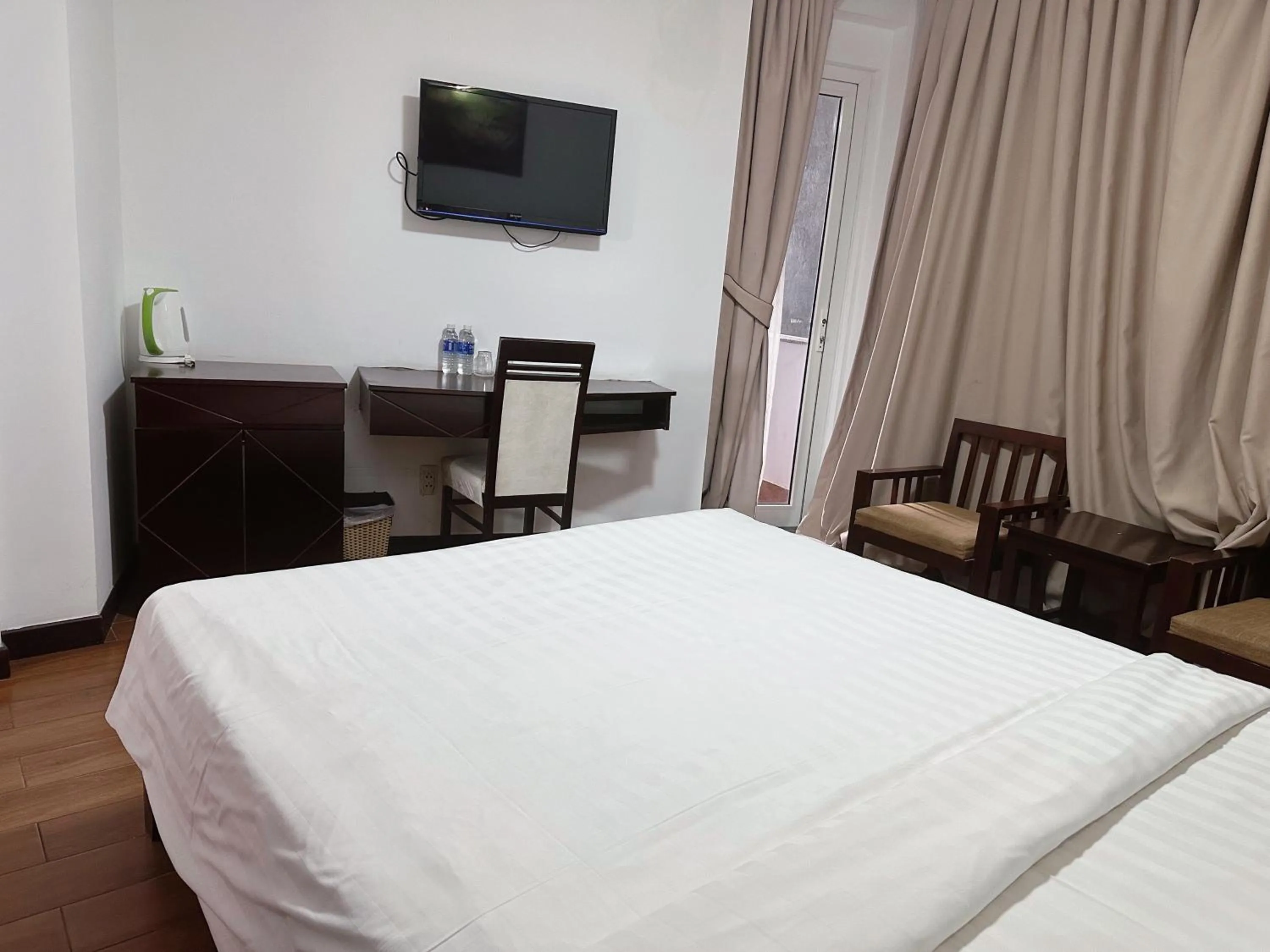 Bed in Dragon Sea Hotel