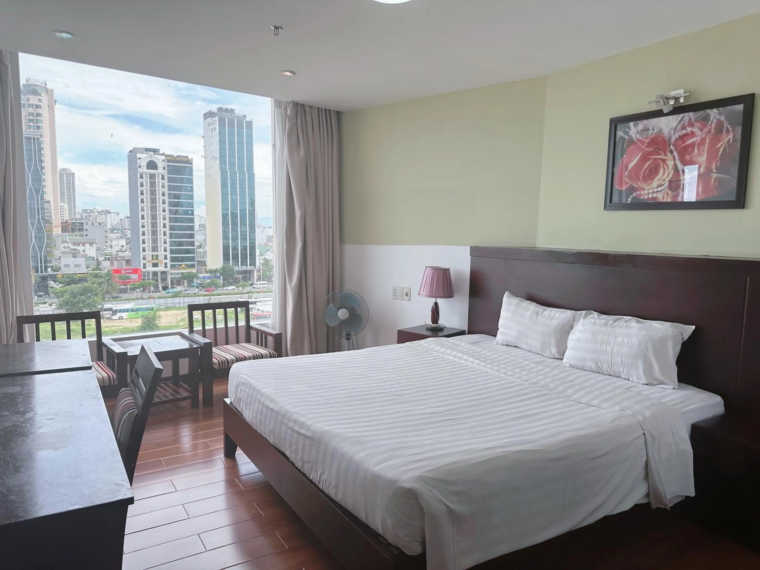 Bedroom, Bed in Dragon Sea Hotel