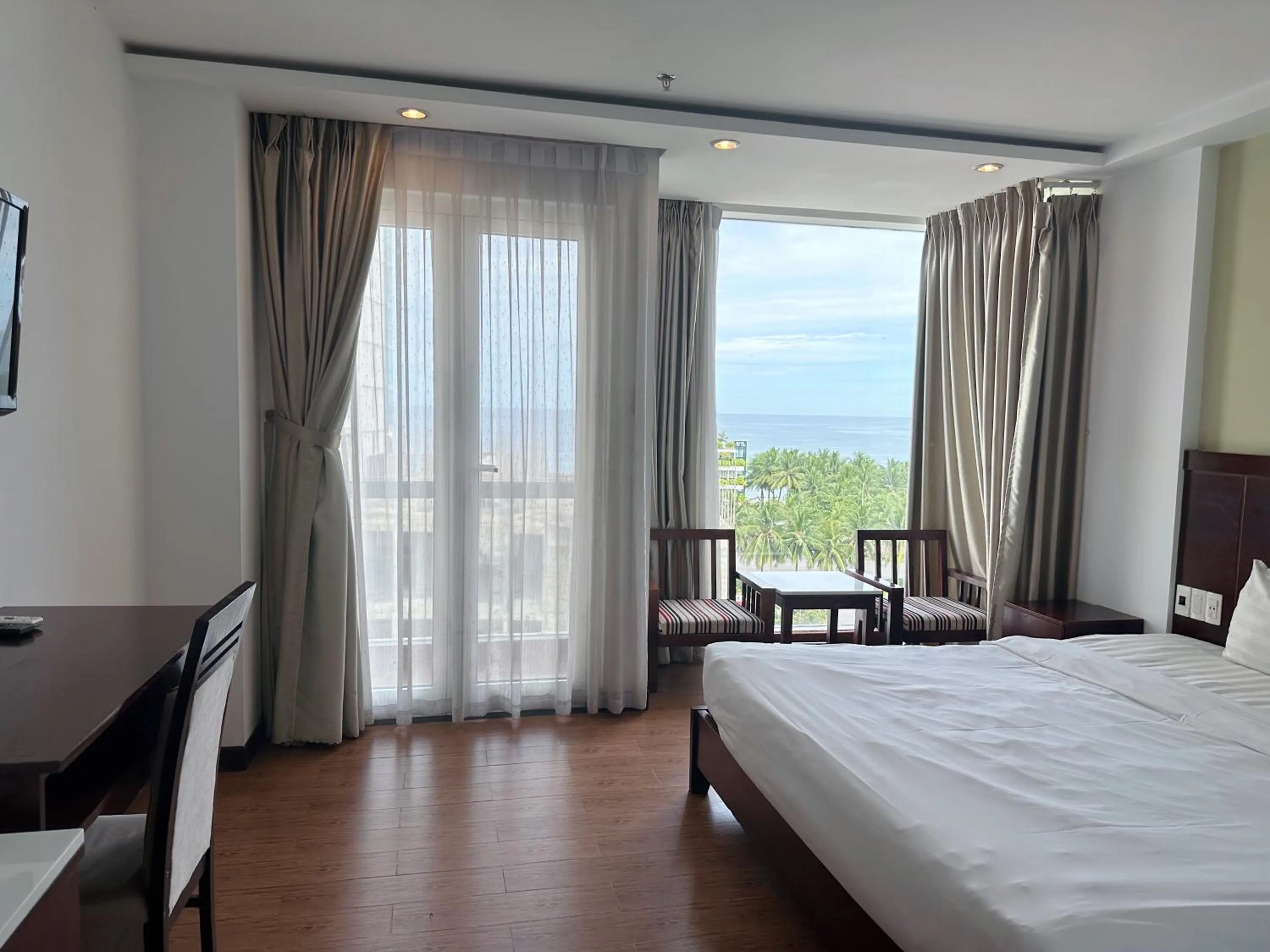 Natural landscape, Bed in Dragon Sea Hotel