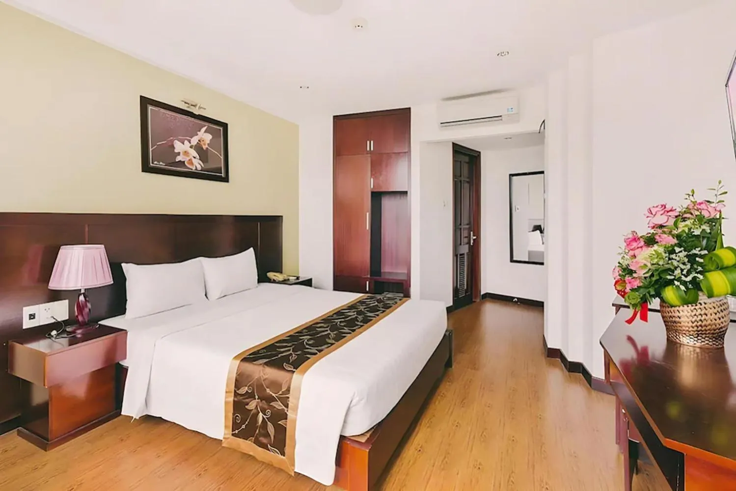 Bedroom, Bed in Dragon Sea Hotel