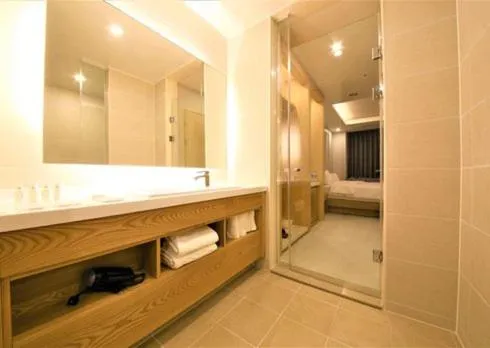 Shower in Yangsan Time Square Hotel