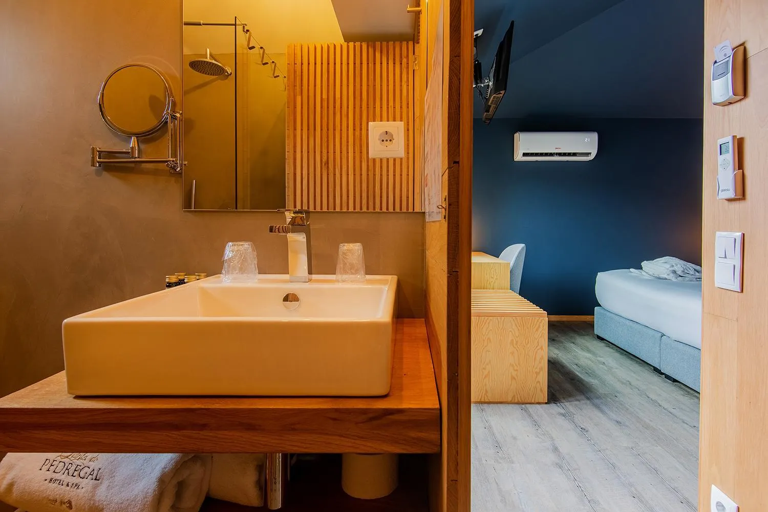 Bathroom, Bed in Quinta do Pedregal Hotel & Spa