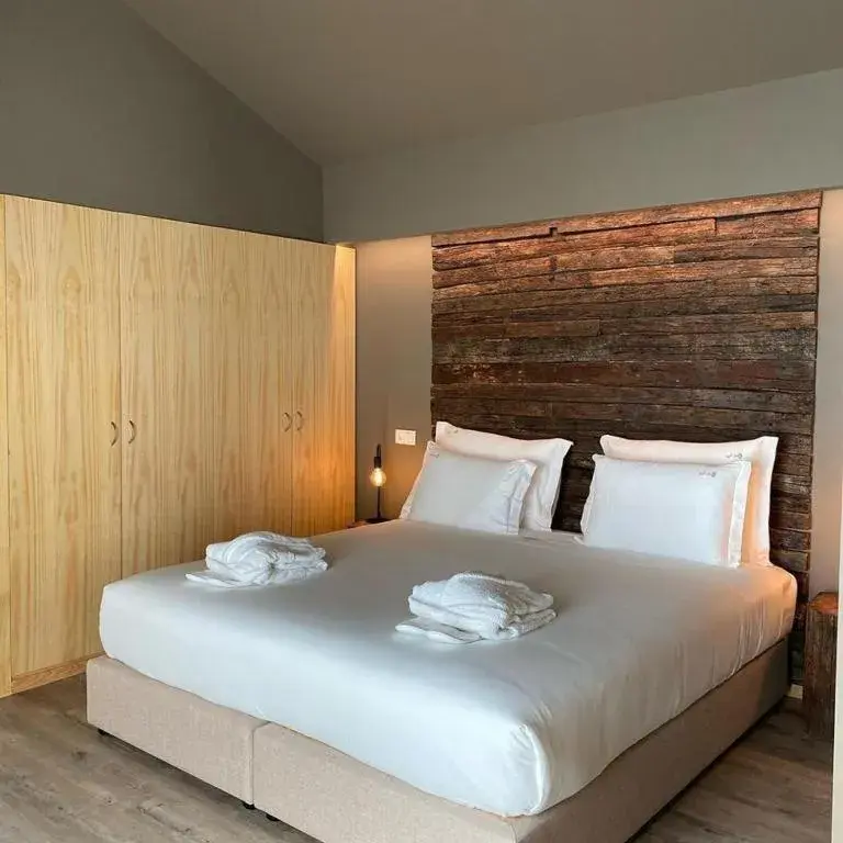 Deluxe Suite in Quinta do Pedregal Hotel & Spa Deluxe Suite in Quinta do Pedregal Hotel & Spa