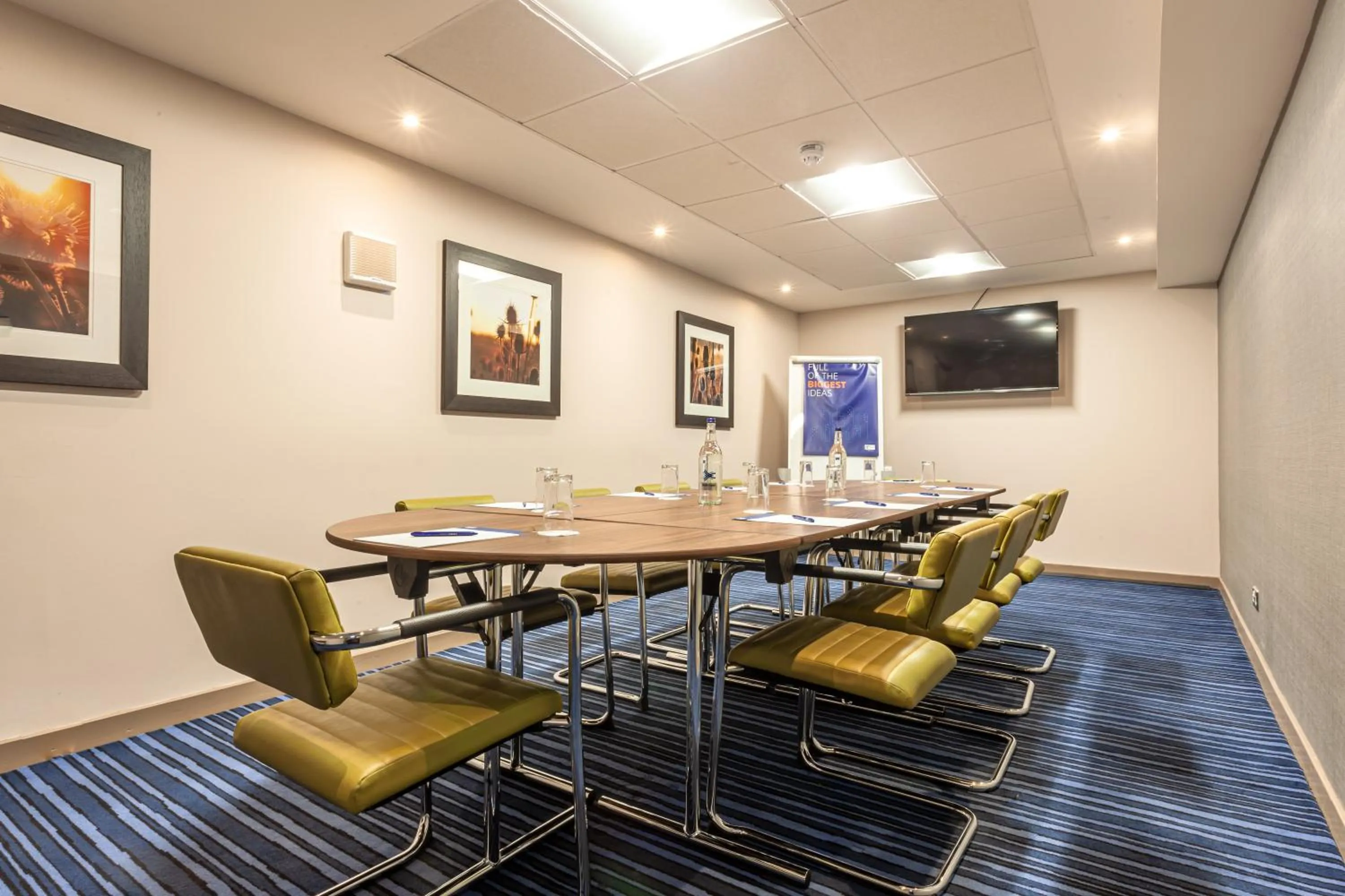 Meeting/conference room in Holiday Inn Express Edinburgh Airport by IHG