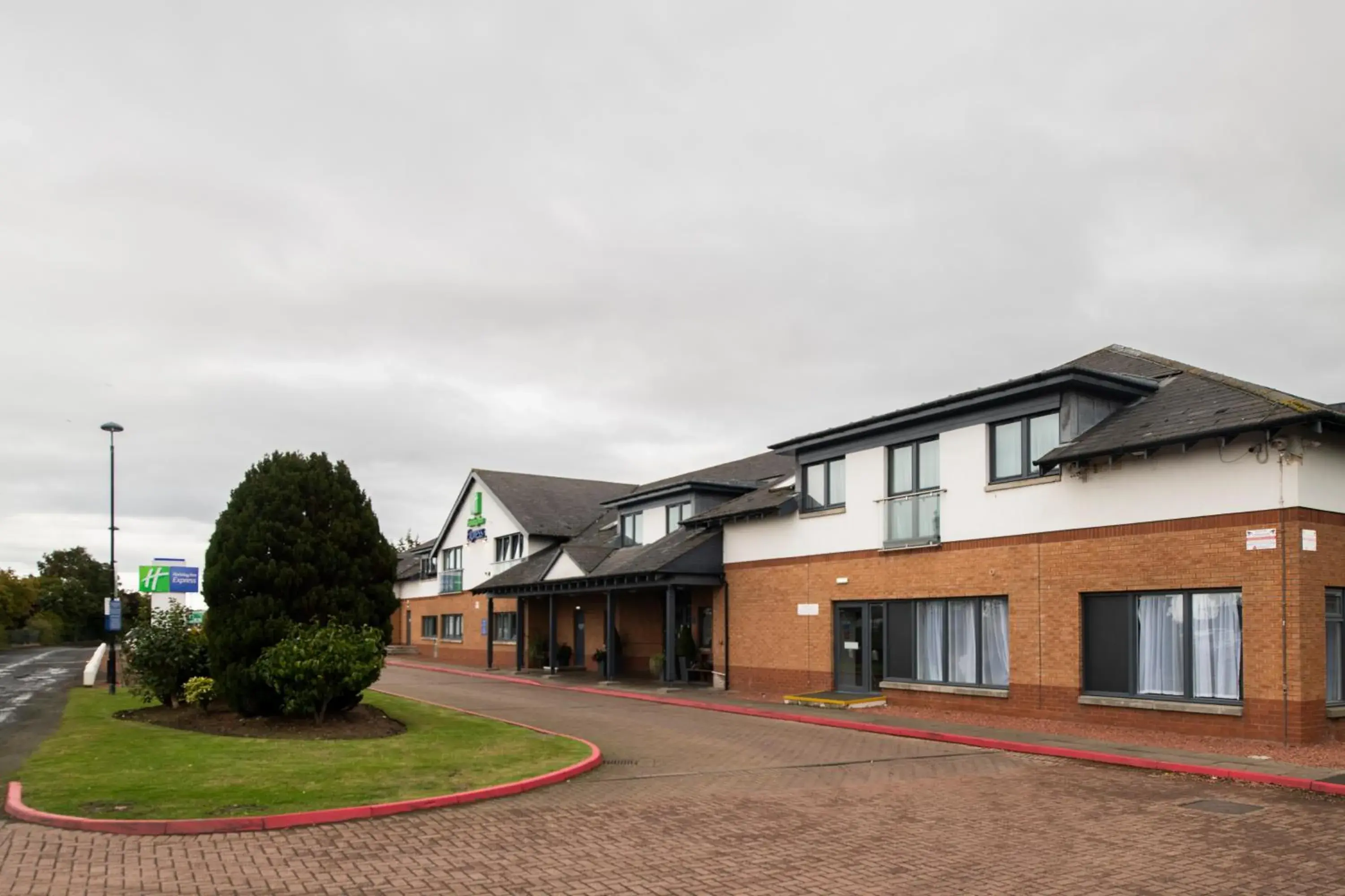Holiday Inn Express Edinburgh Airport by IHG Holiday Inn Express Edinburgh Airport by IHG