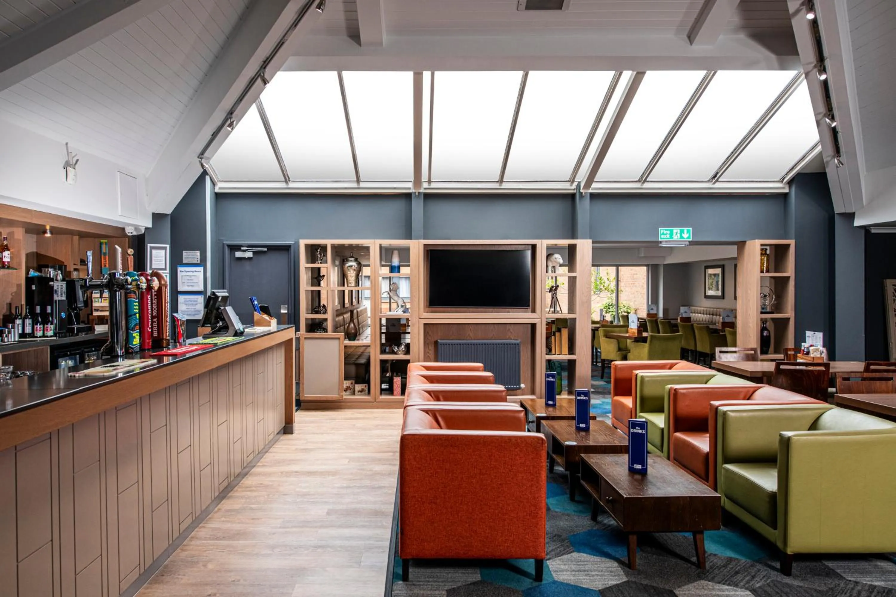 Lounge or bar in Holiday Inn Express Edinburgh Airport by IHG