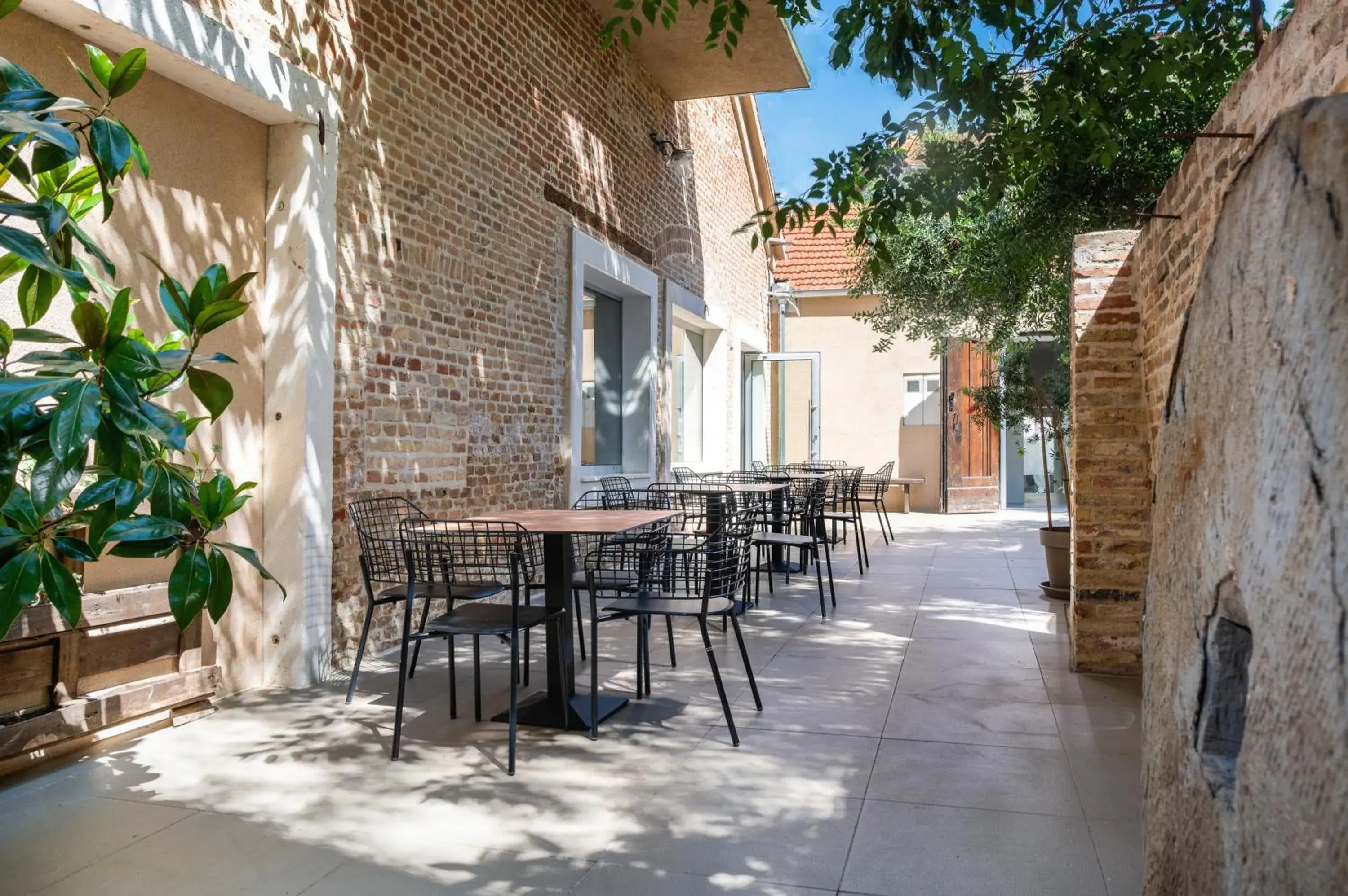 Property building in Azur Palace Luxury Rooms Property building in Azur Palace Luxury Rooms