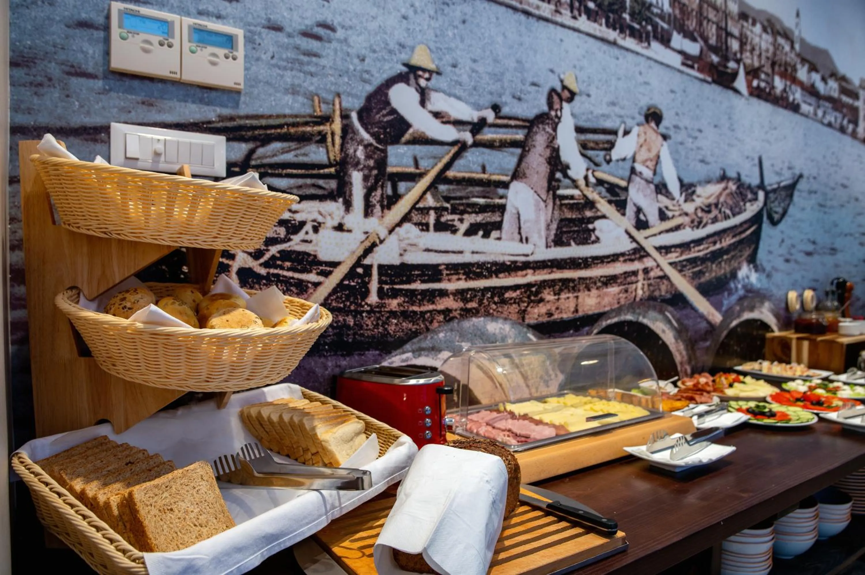 Food and drinks in Azur Palace Luxury Rooms