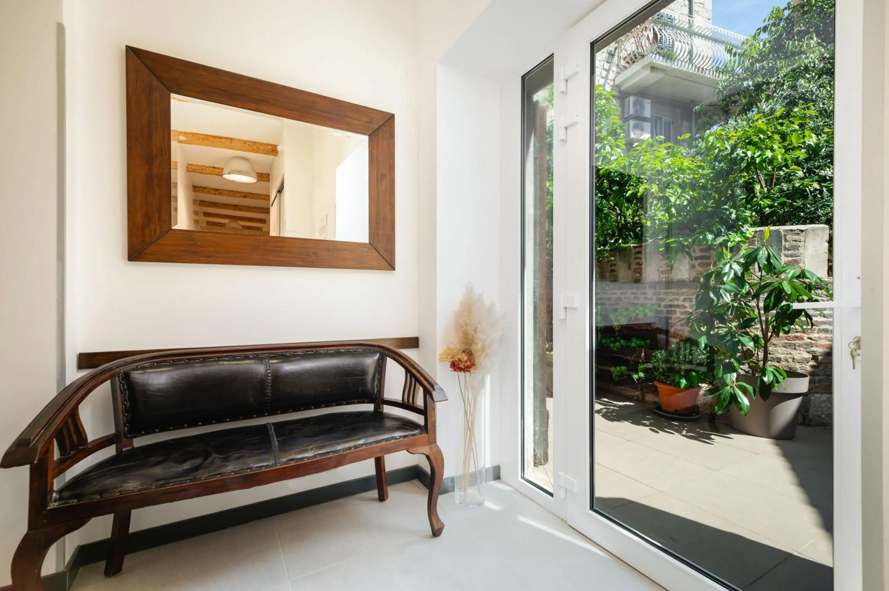 Patio in Azur Palace Luxury Rooms