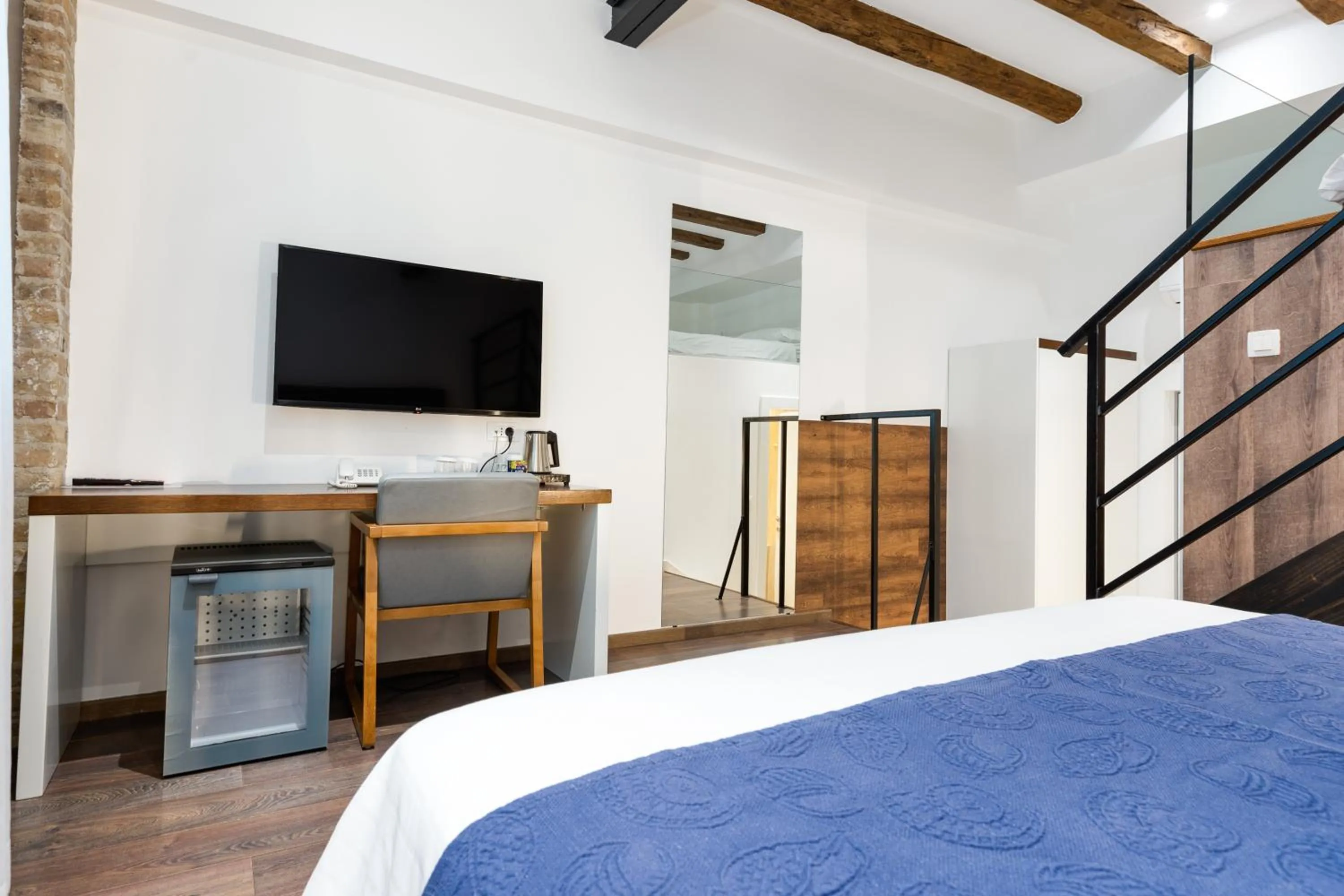 Bed in Azur Palace Luxury Rooms