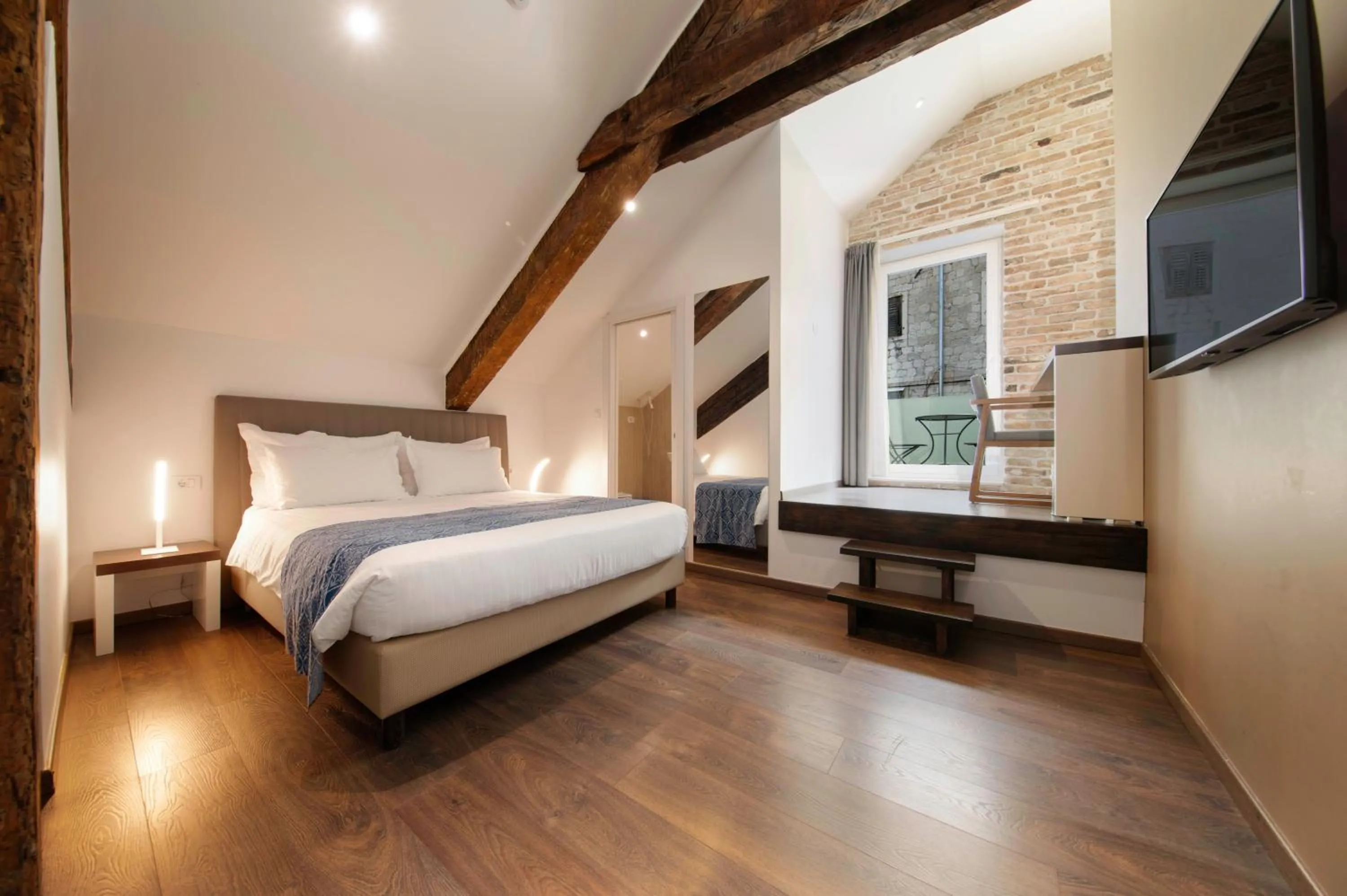 Bed in Azur Palace Luxury Rooms