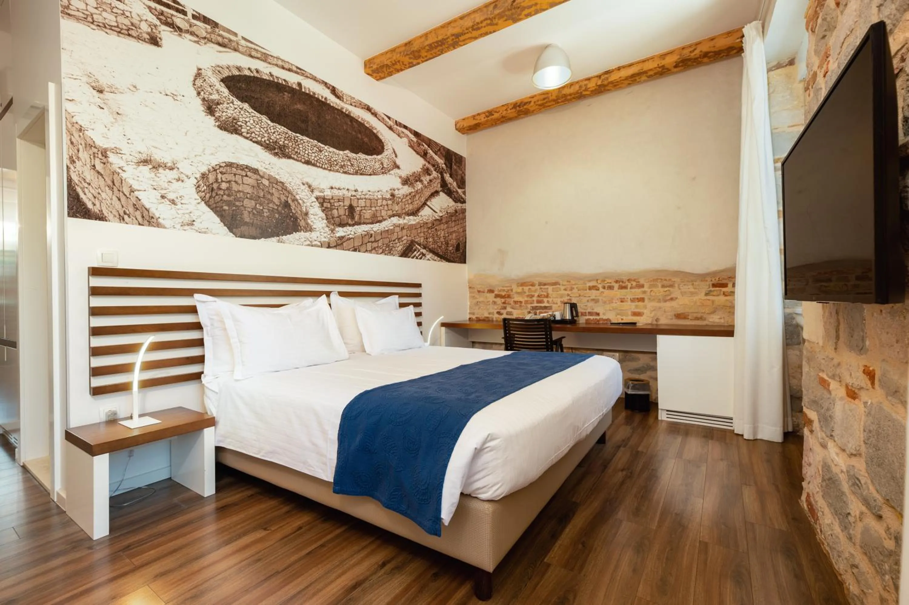 Bed in Azur Palace Luxury Rooms