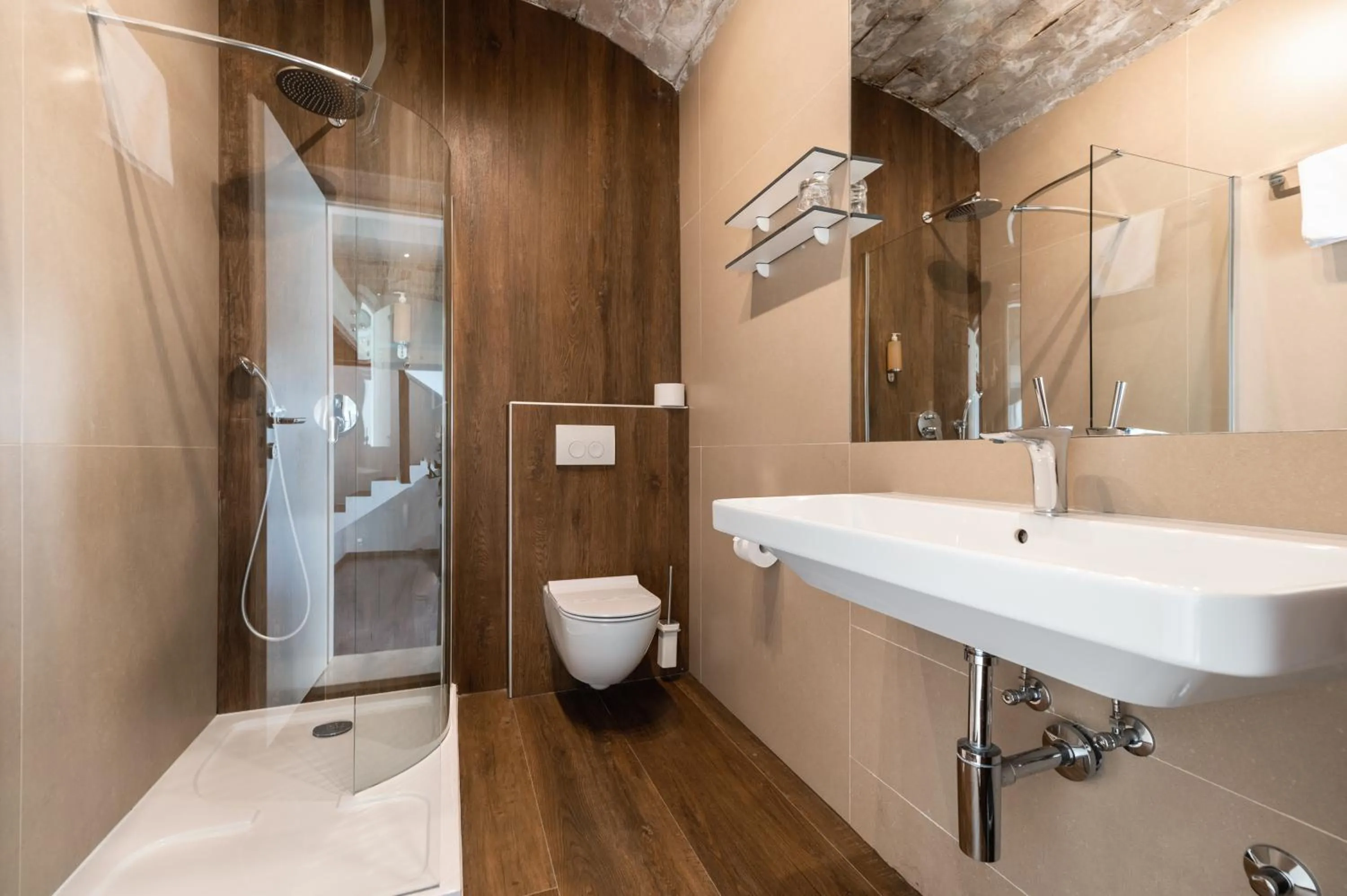 Shower in Azur Palace Luxury Rooms