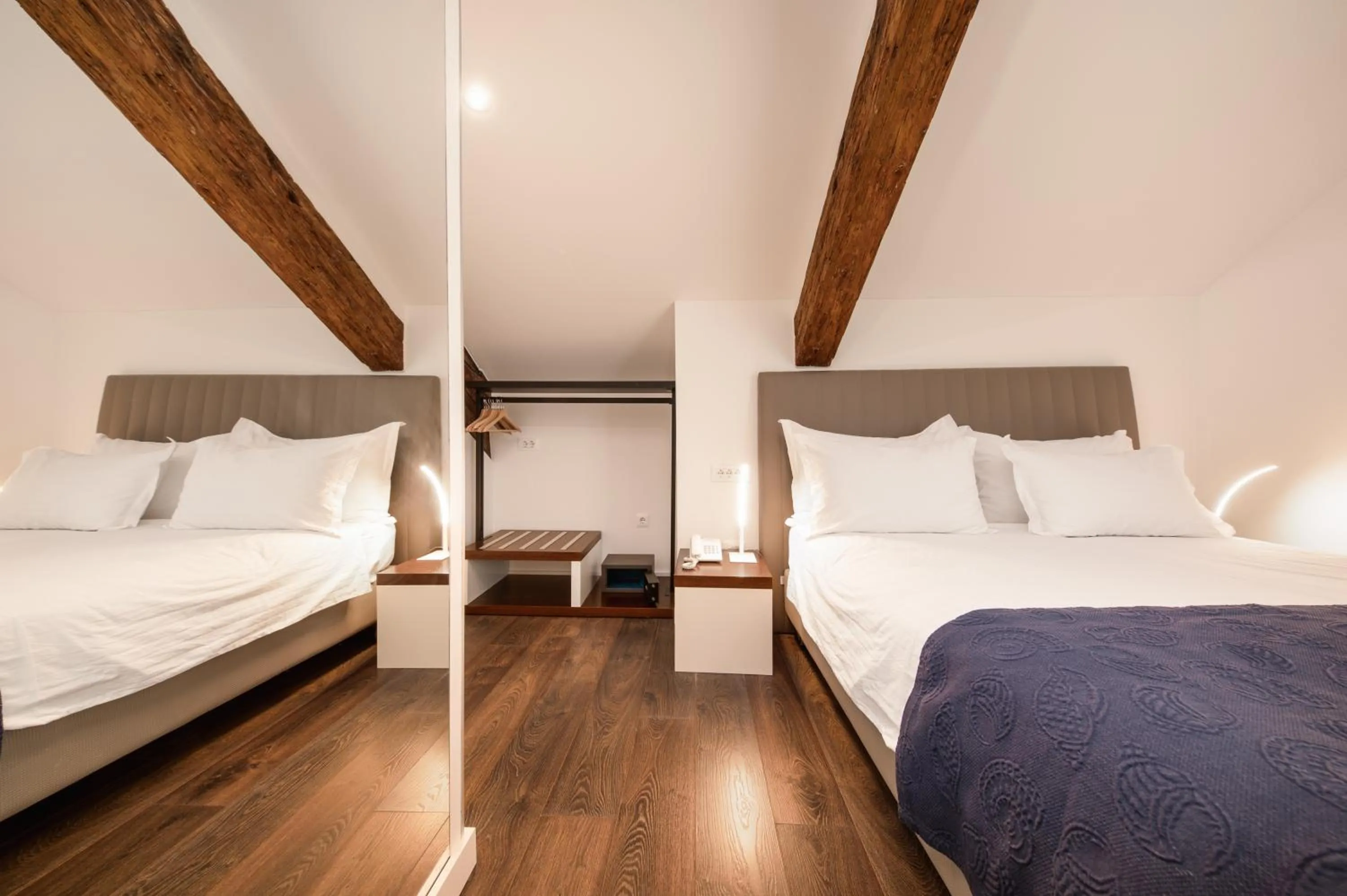 Bed in Azur Palace Luxury Rooms