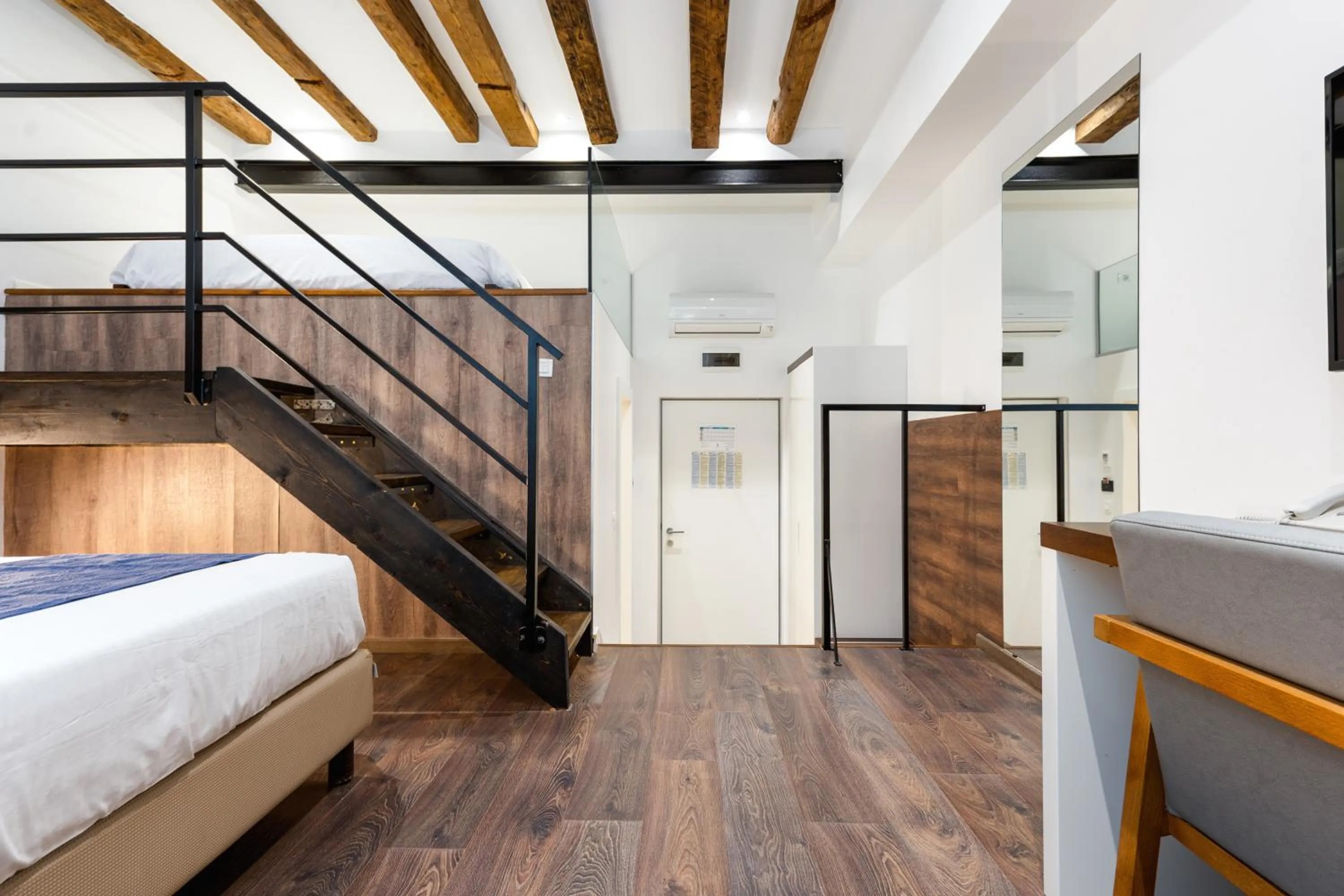 Bed in Azur Palace Luxury Rooms