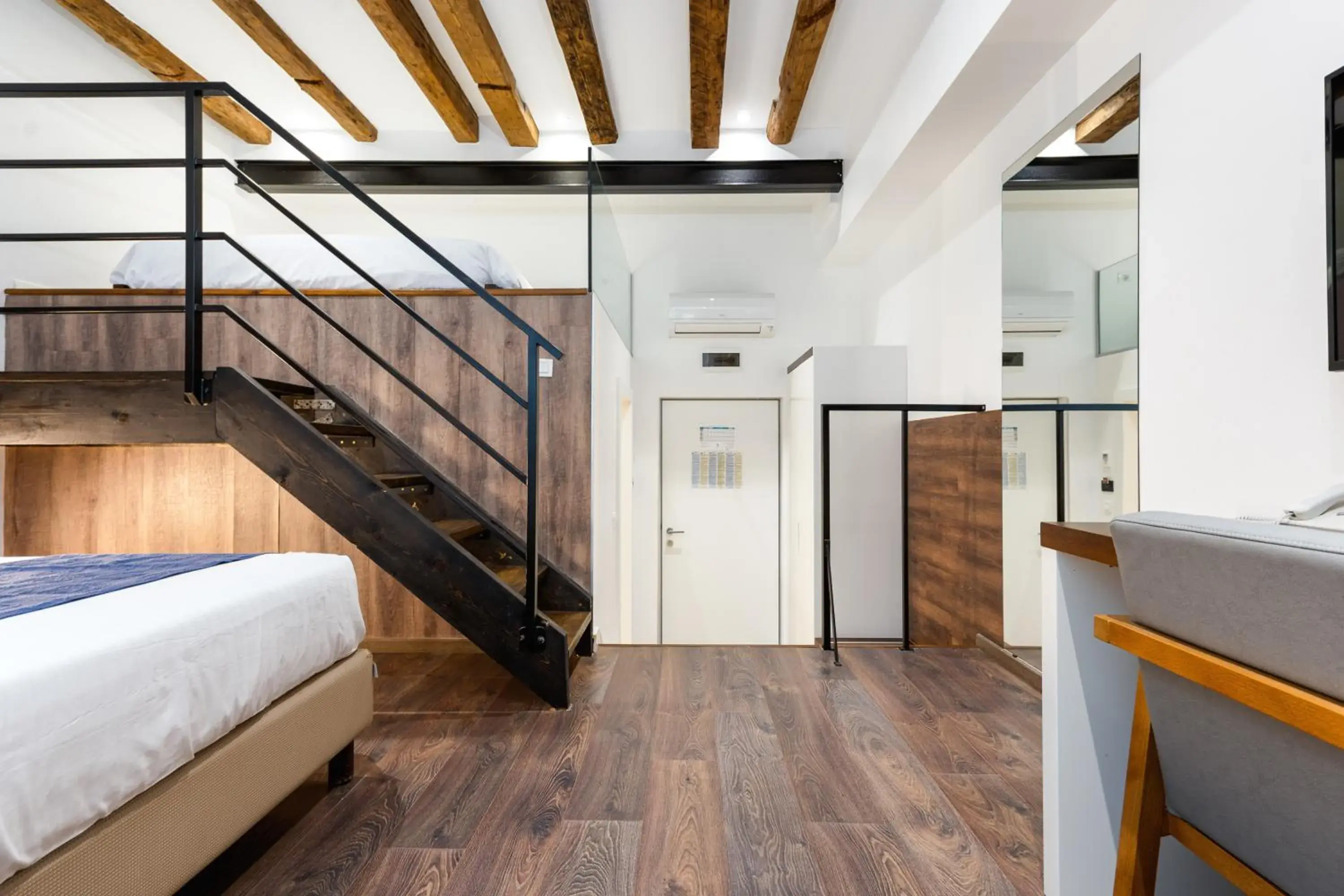 Deluxe Quadruple Room in Azur Palace Luxury Rooms Deluxe Quadruple Room in Azur Palace Luxury Rooms