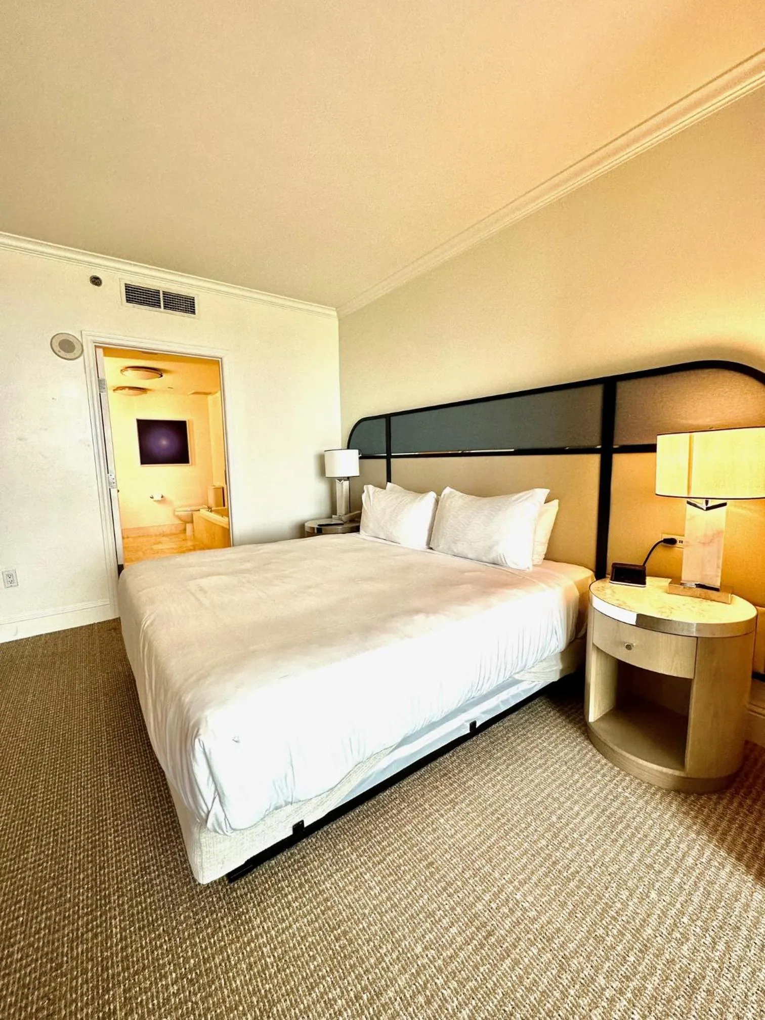 Bed in Fontainebleau Miami Beach,Tresor