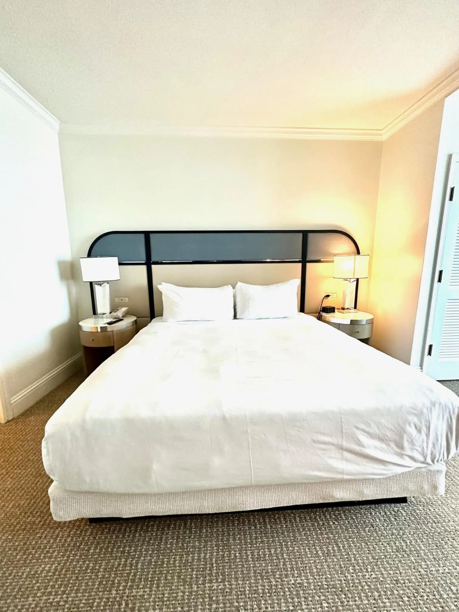 Bed in Fontainebleau Miami Beach,Tresor