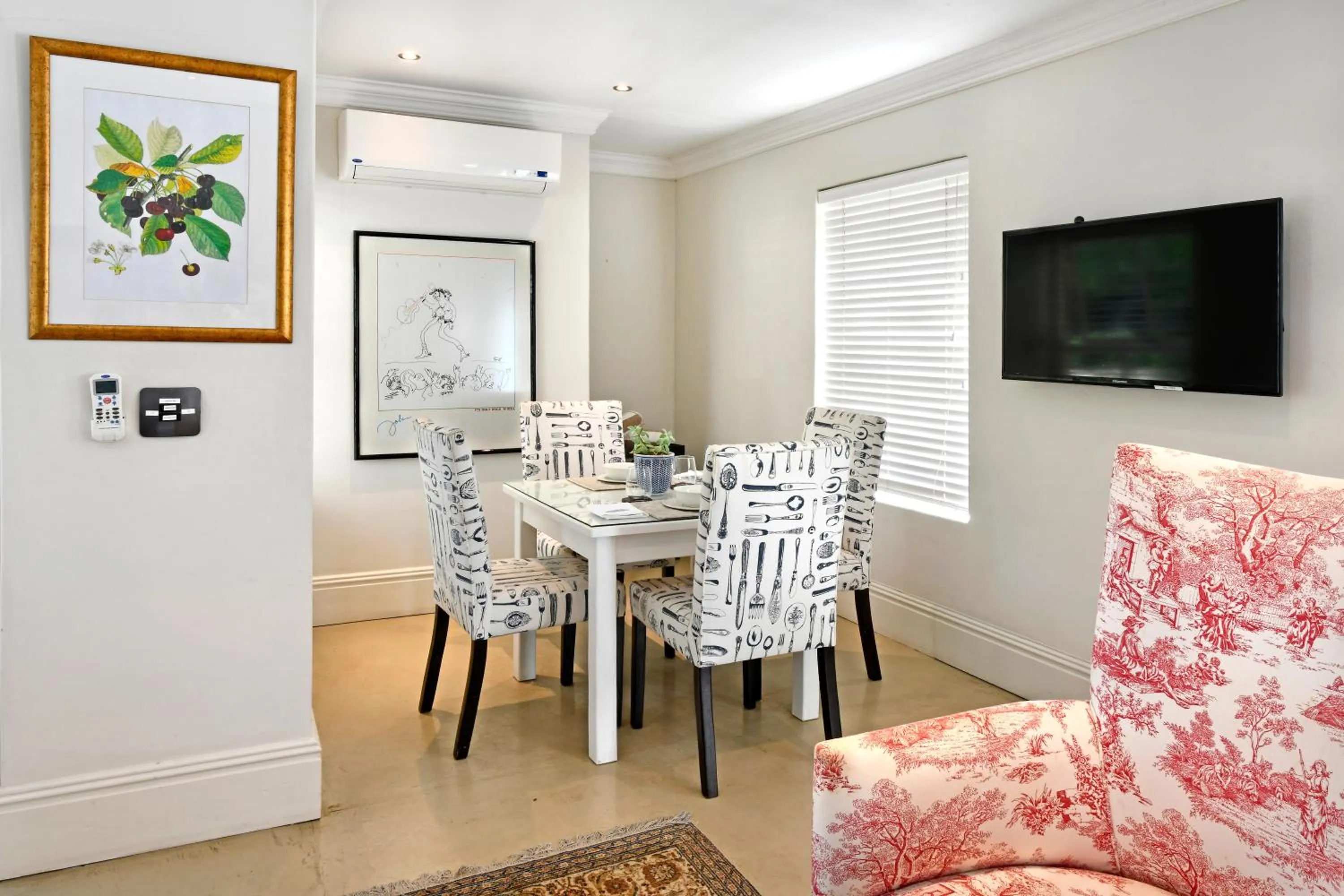 Dining area in Auberge Daniella