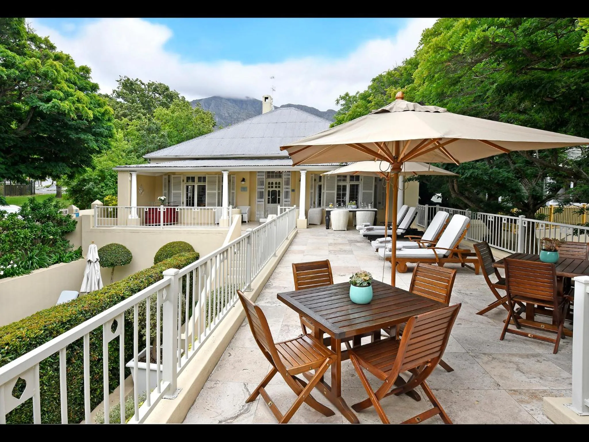 Patio in Auberge Daniella