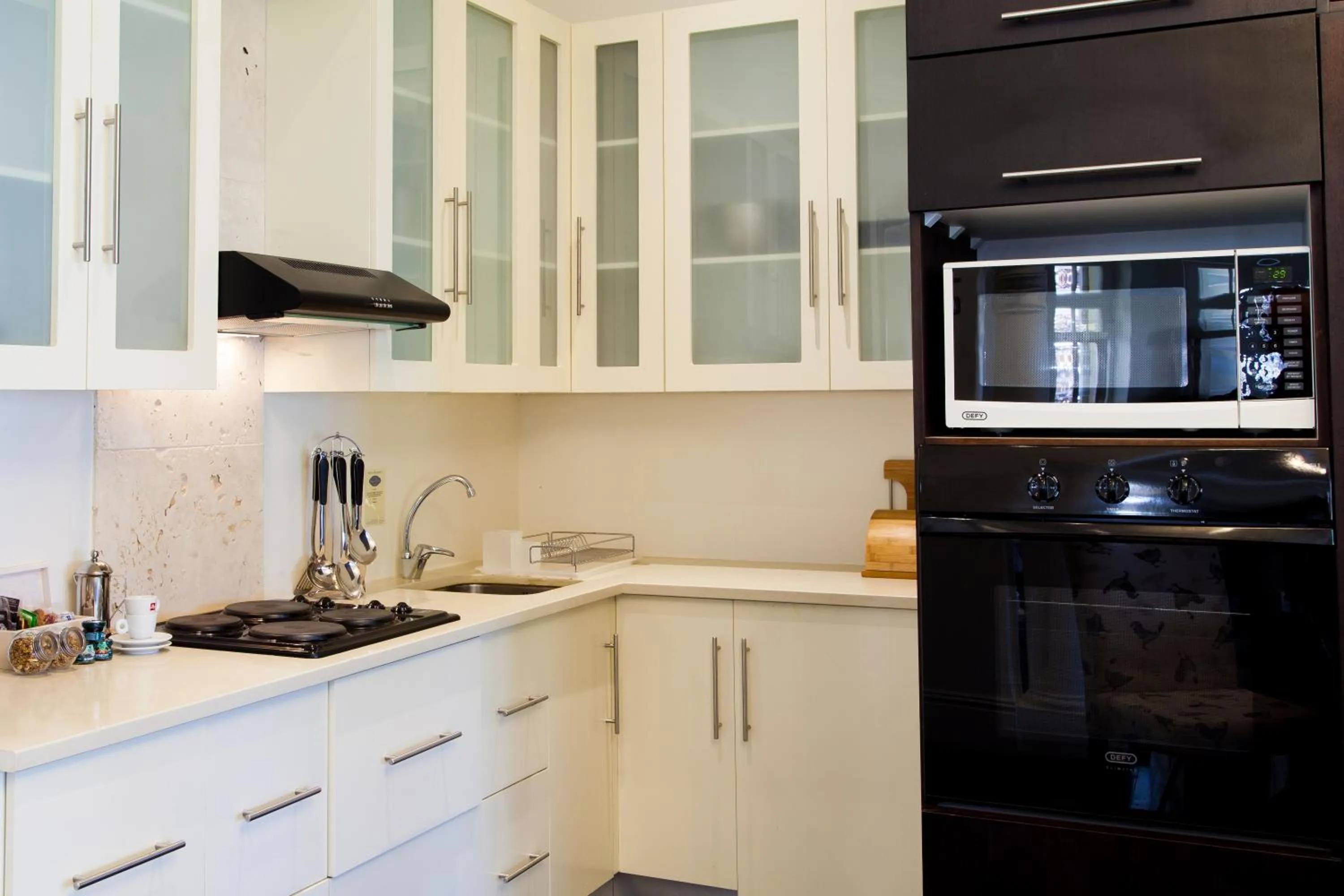 Kitchen or kitchenette in Auberge Daniella