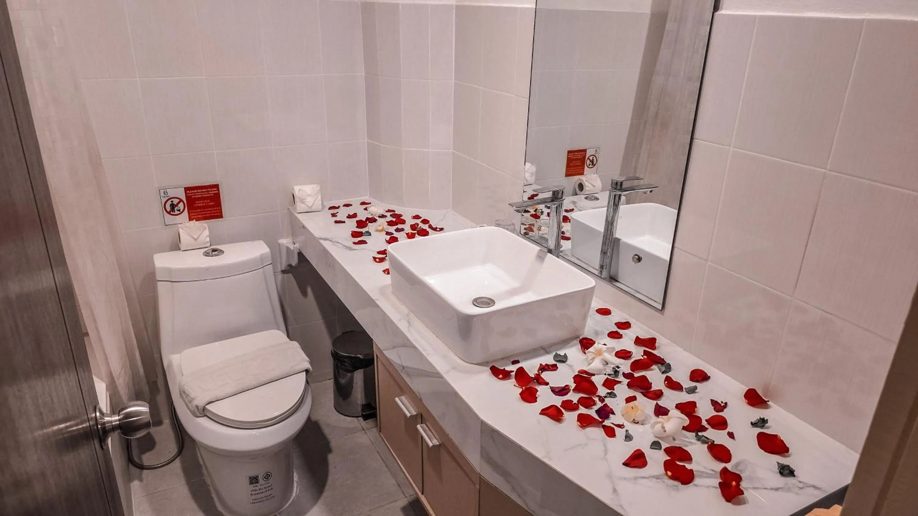 Toilet in Pooh Beach Resort & Spa