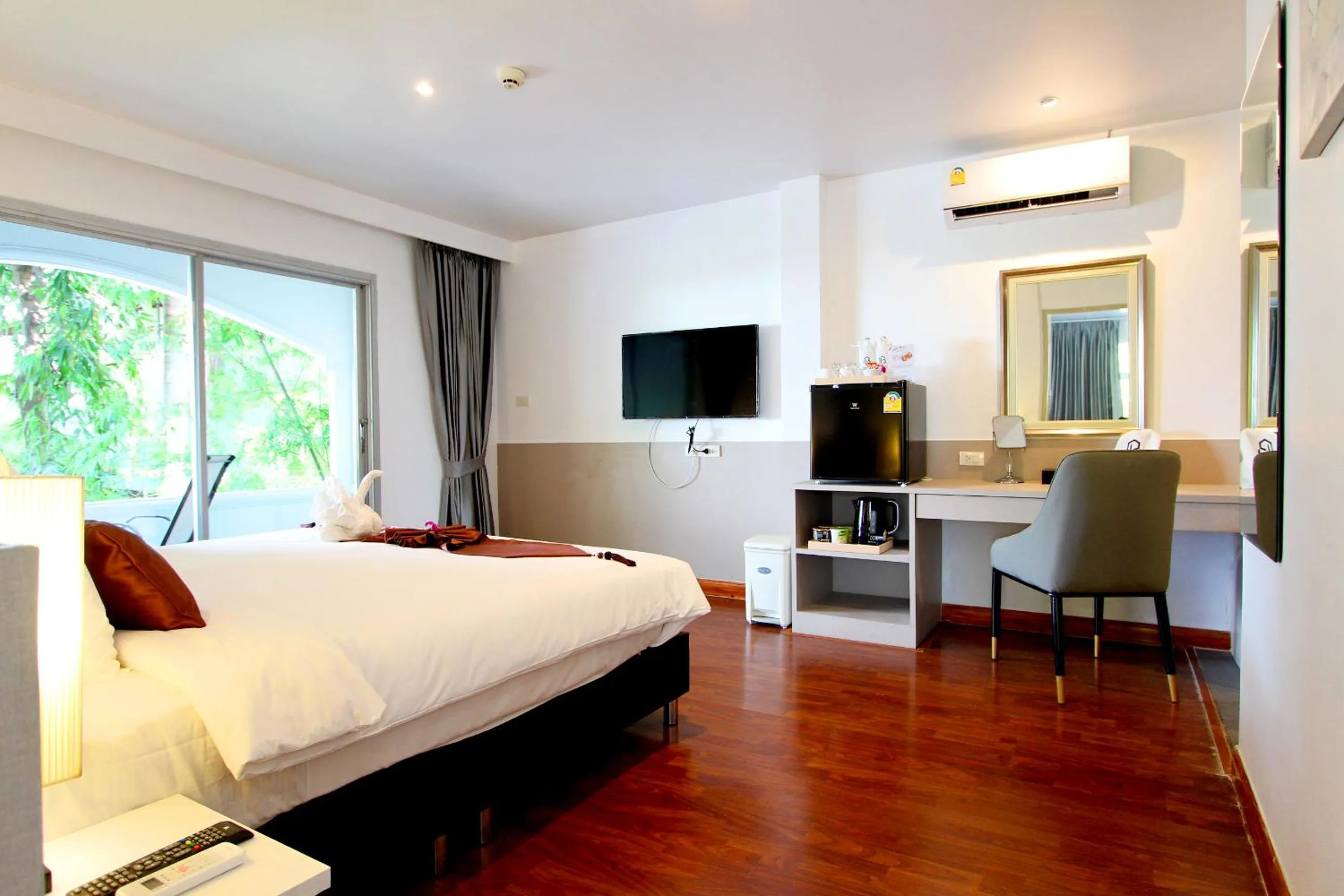 TV and multimedia, Bed in Pooh Beach Resort & Spa