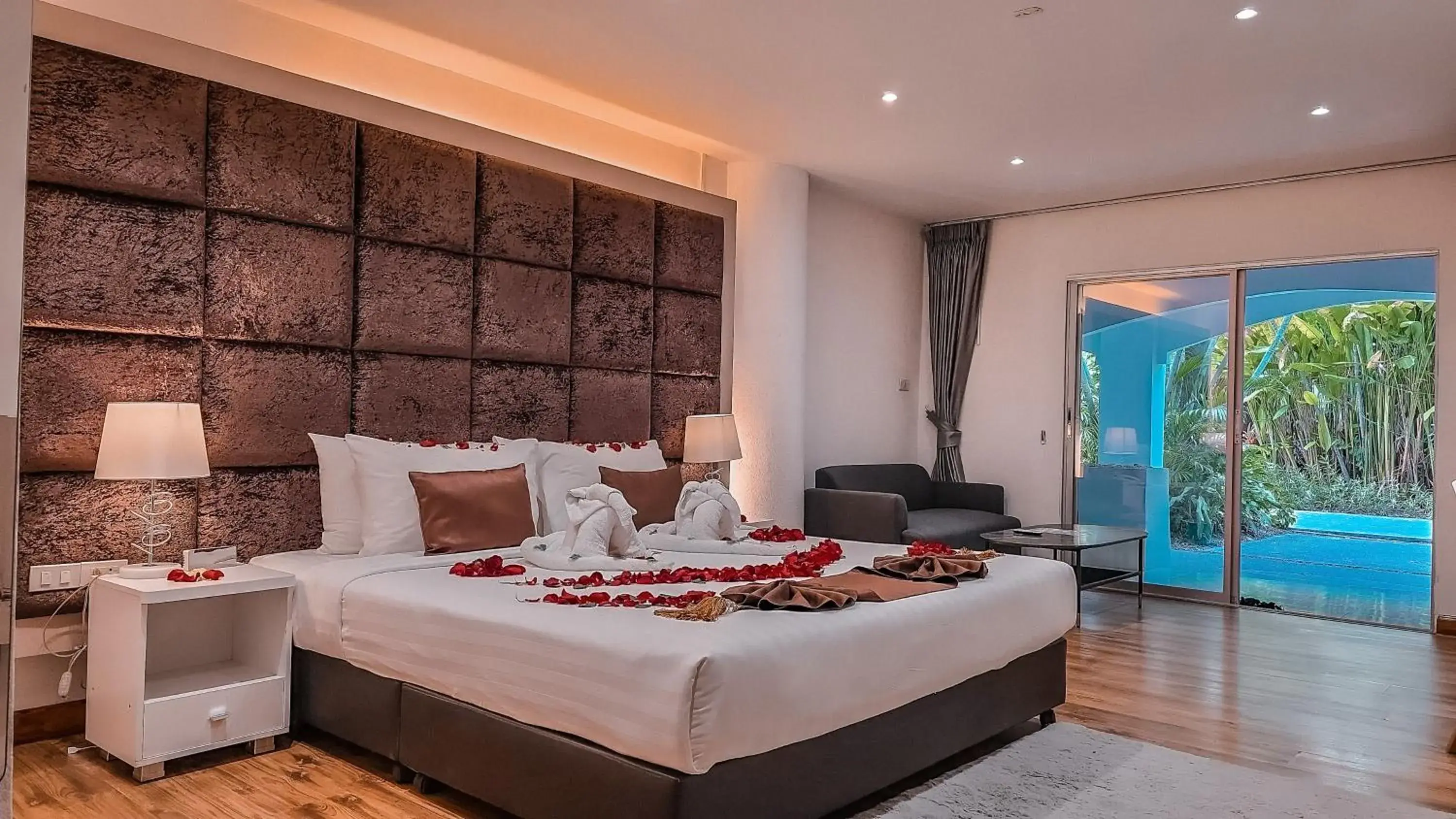 King Room with Pool View in Pooh Beach Resort & Spa King Room with Pool View in Pooh Beach Resort & Spa