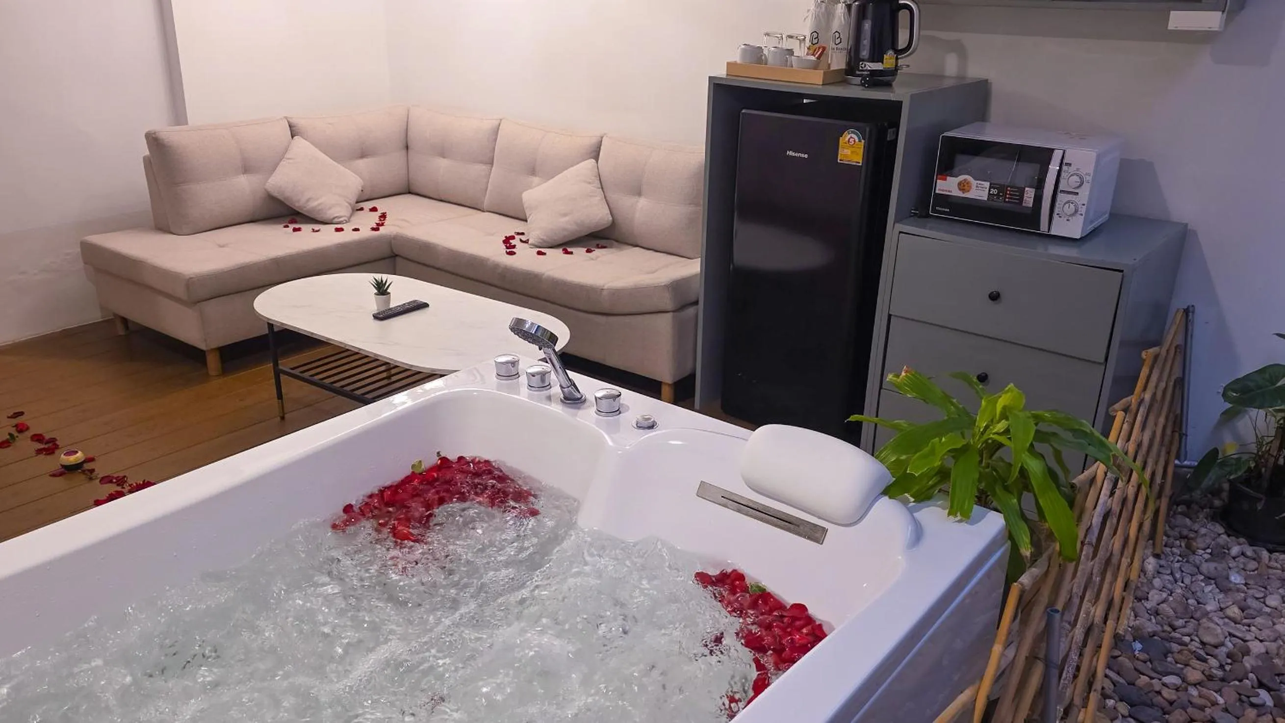 Hot Tub in Pooh Beach Resort & Spa