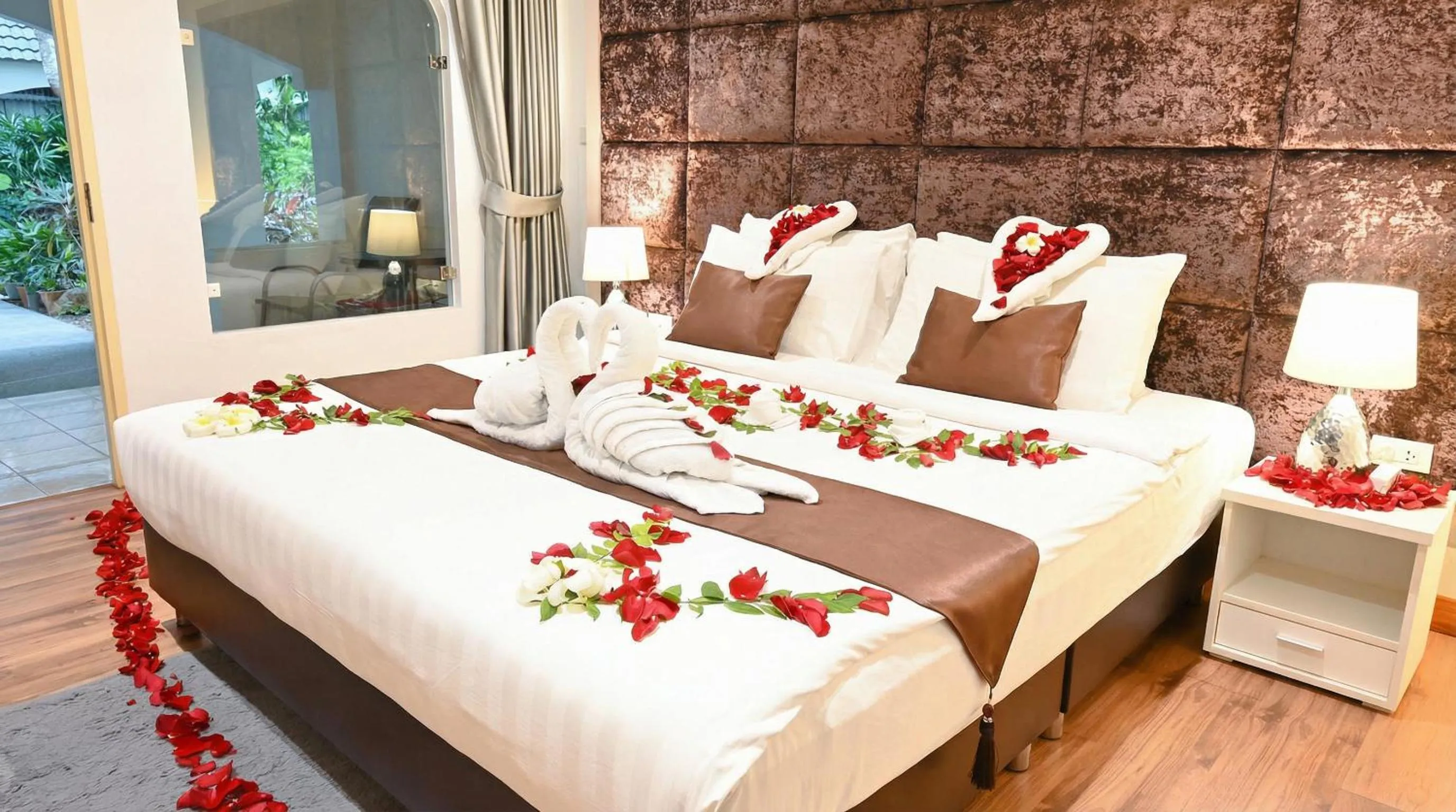 Bed in Pooh Beach Resort & Spa