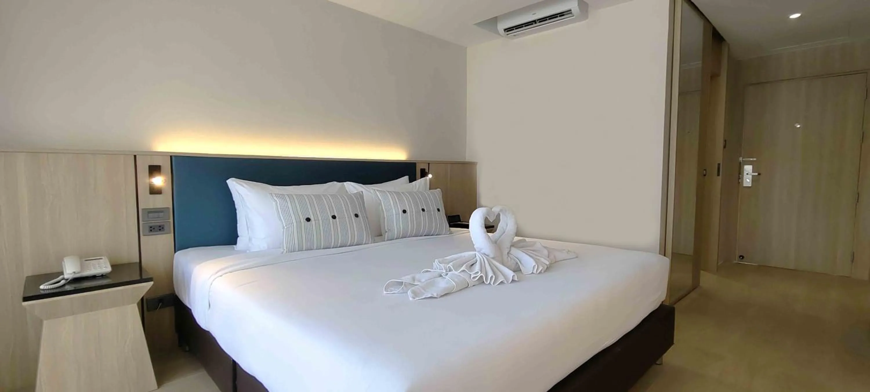 Bed in Pooh Beach Resort & Spa