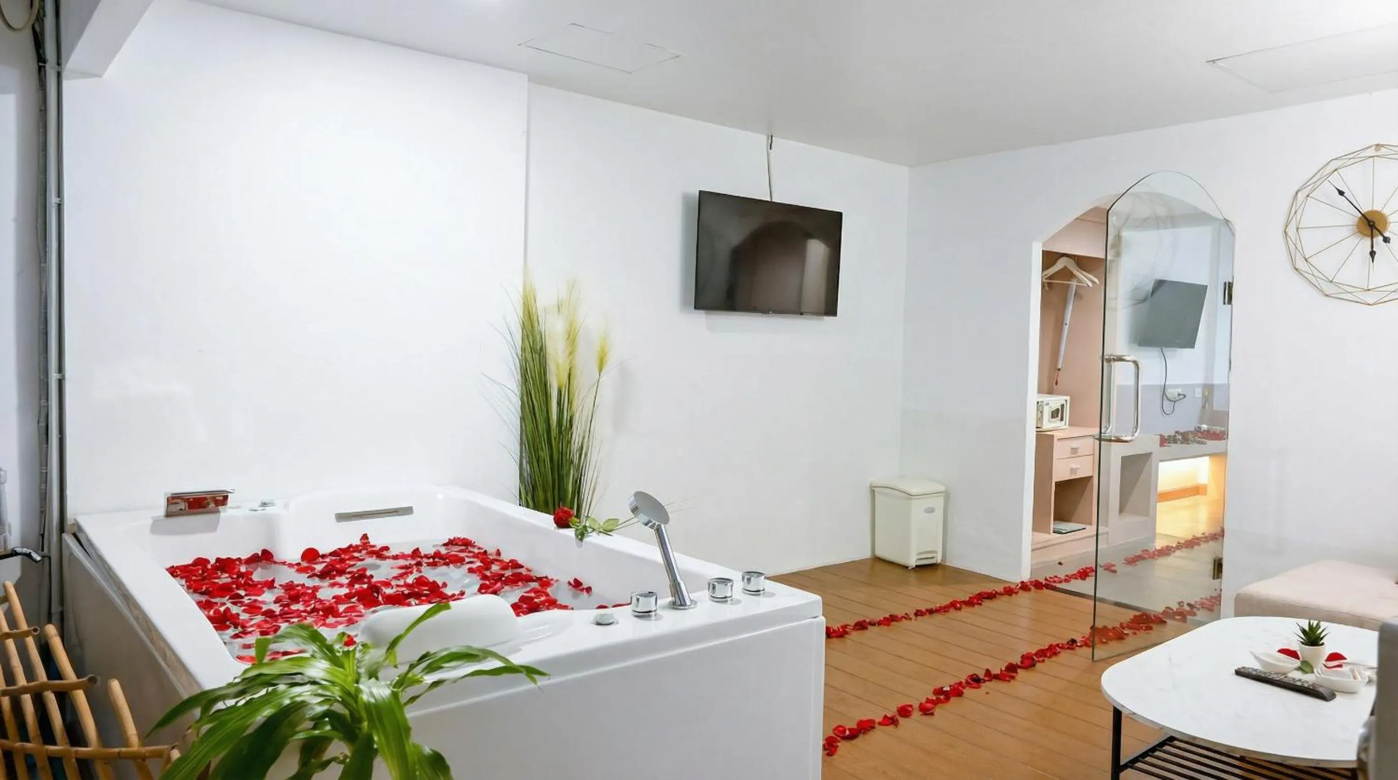 Hot Tub in Pooh Beach Resort & Spa