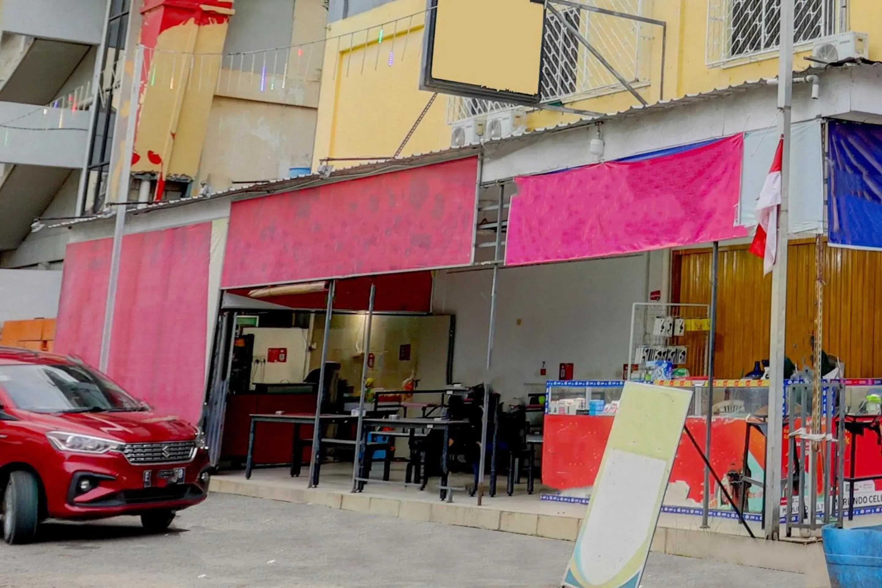 Facade/entrance in Hotel O Backpaker Seraya Facade/entrance in Hotel O Backpaker Seraya