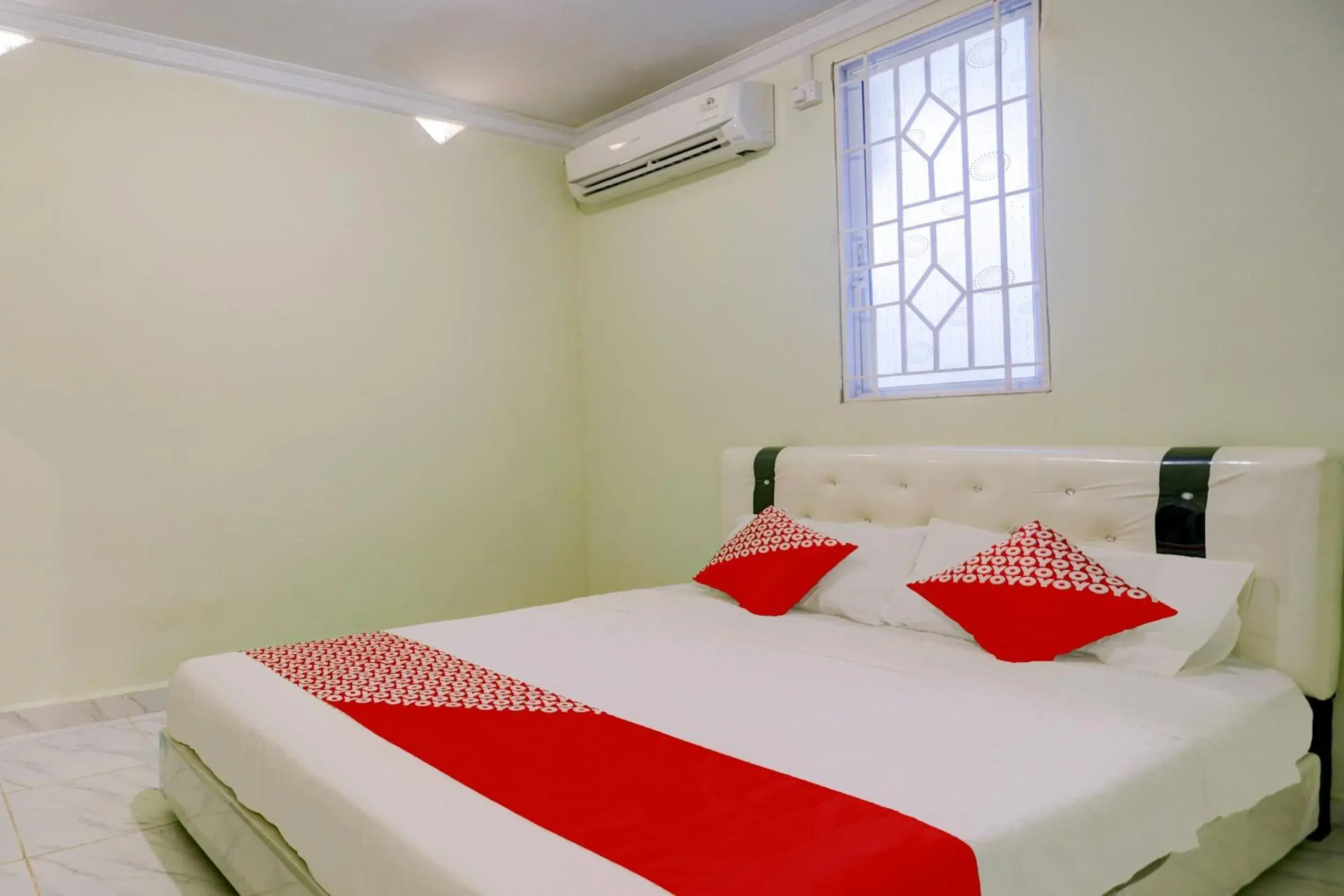 Bedroom in Hotel O Backpaker Seraya Bedroom in Hotel O Backpaker Seraya