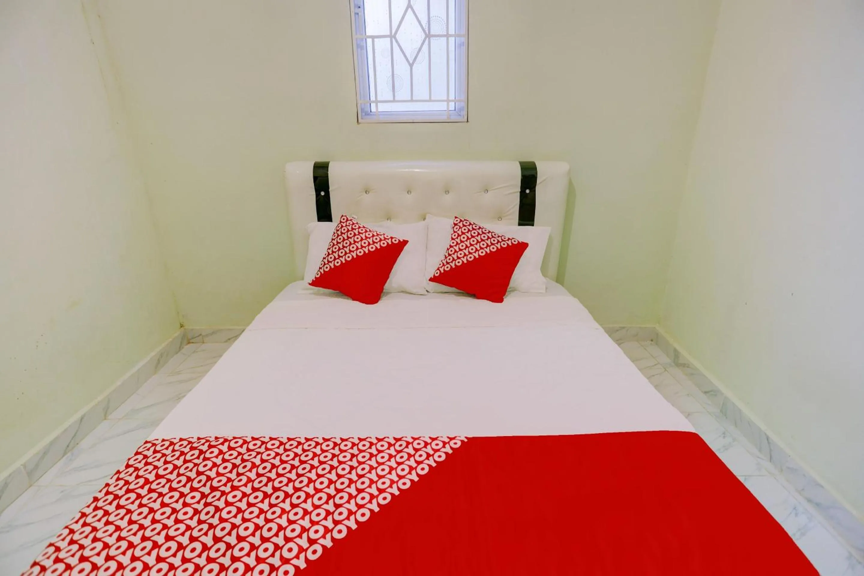 Bedroom, Bed in Hotel O Backpaker Seraya