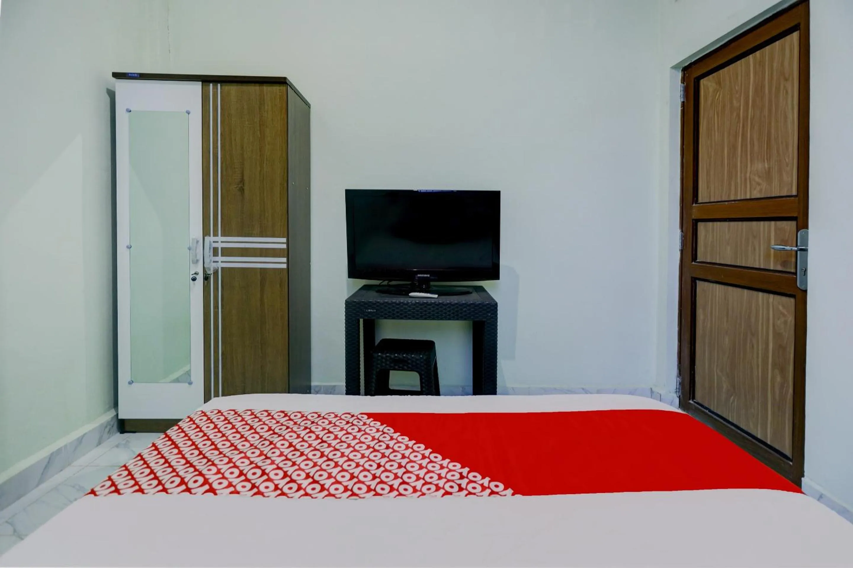 Bedroom, Bed in Hotel O Backpaker Seraya