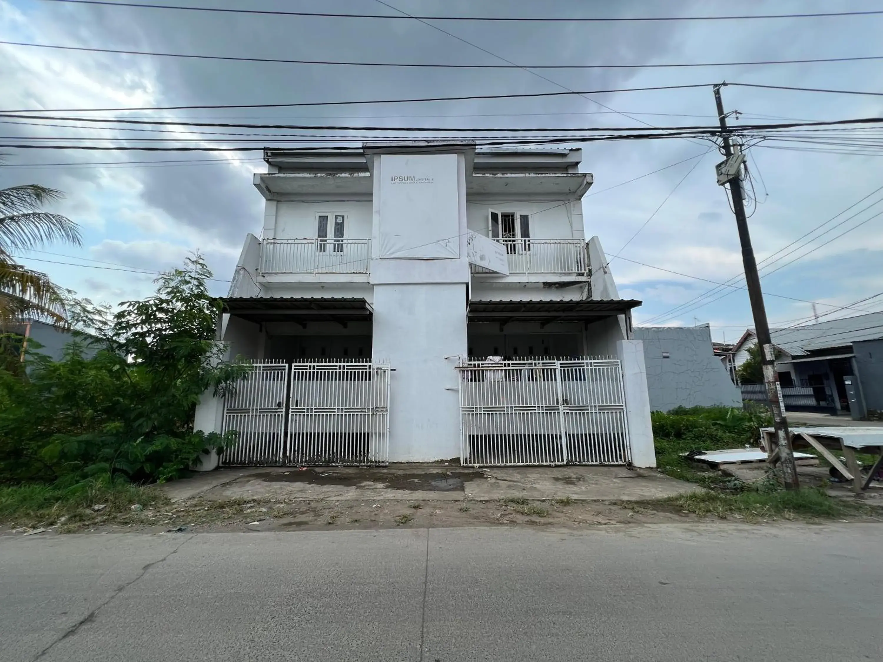Facade/entrance in Hotel O Ziza Kost82 Syariah Facade/entrance in Hotel O Ziza Kost82 Syariah