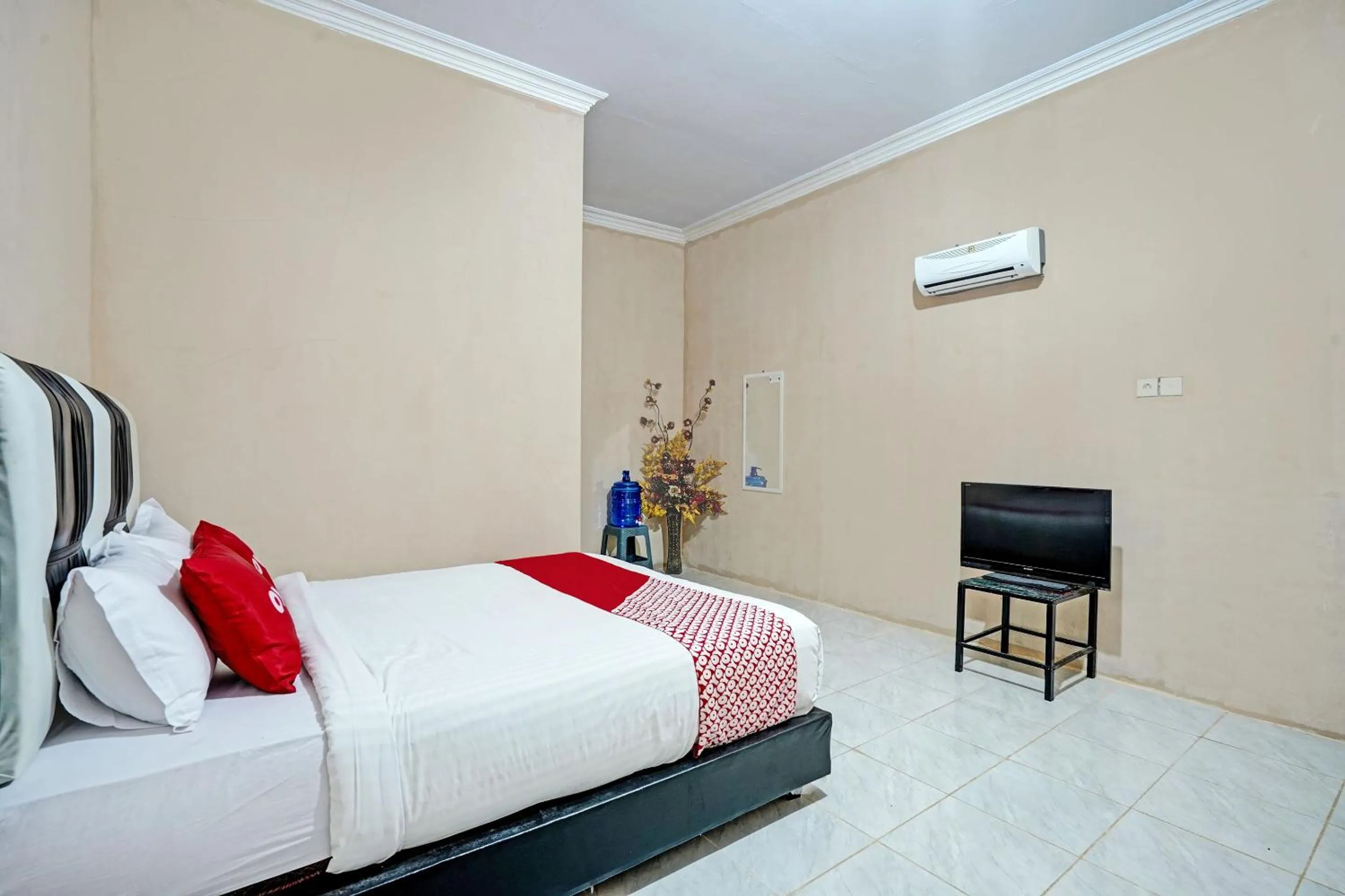 Bedroom in Hotel O Mutiara Homestay Syariah Near TPA / TPSA Nurul Yakin