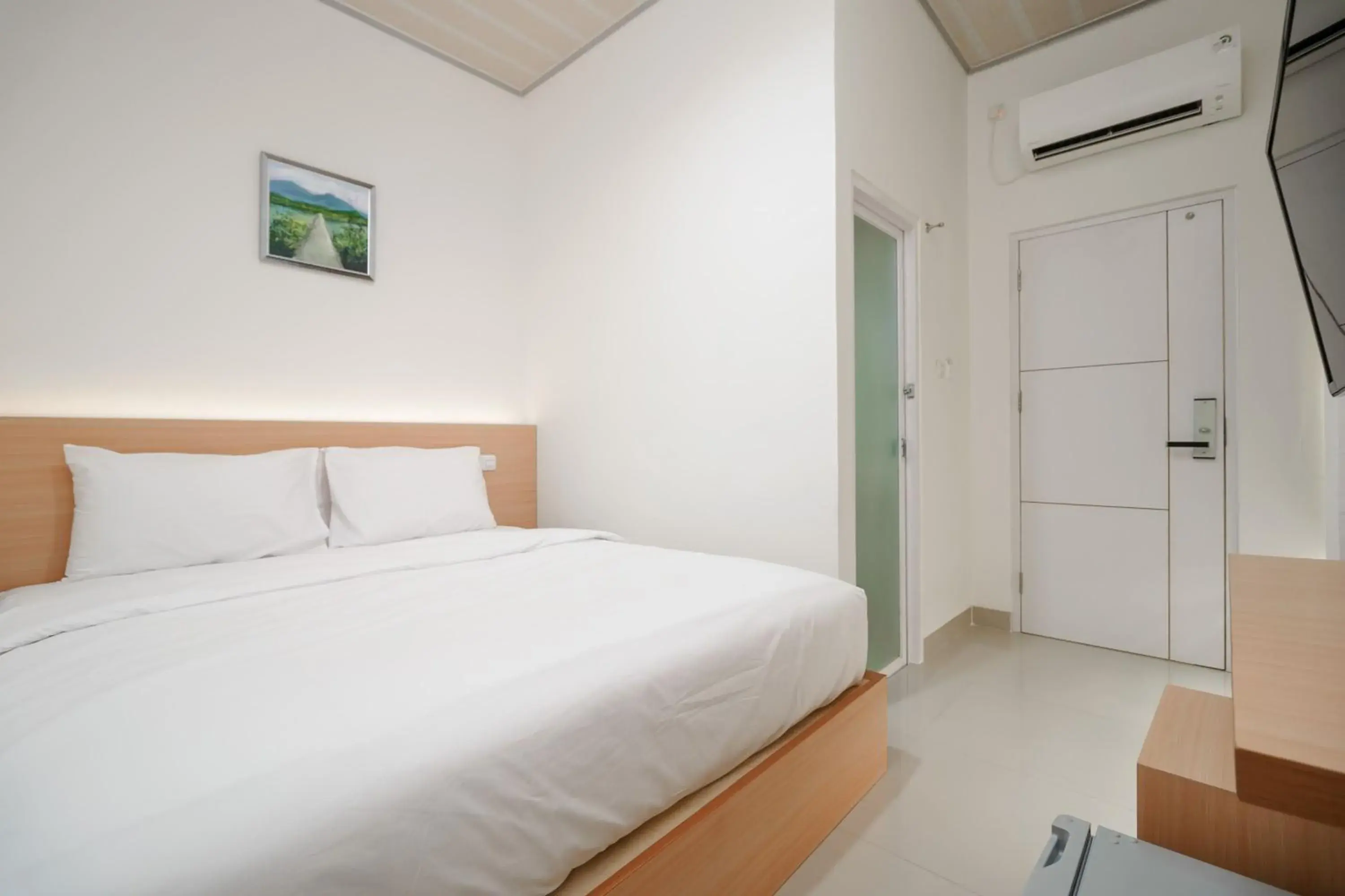Standard Double Room in Urbanview keTemon Hotel & Resto YIA by RedDoorz Standard Double Room in Urbanview keTemon Hotel & Resto YIA by RedDoorz