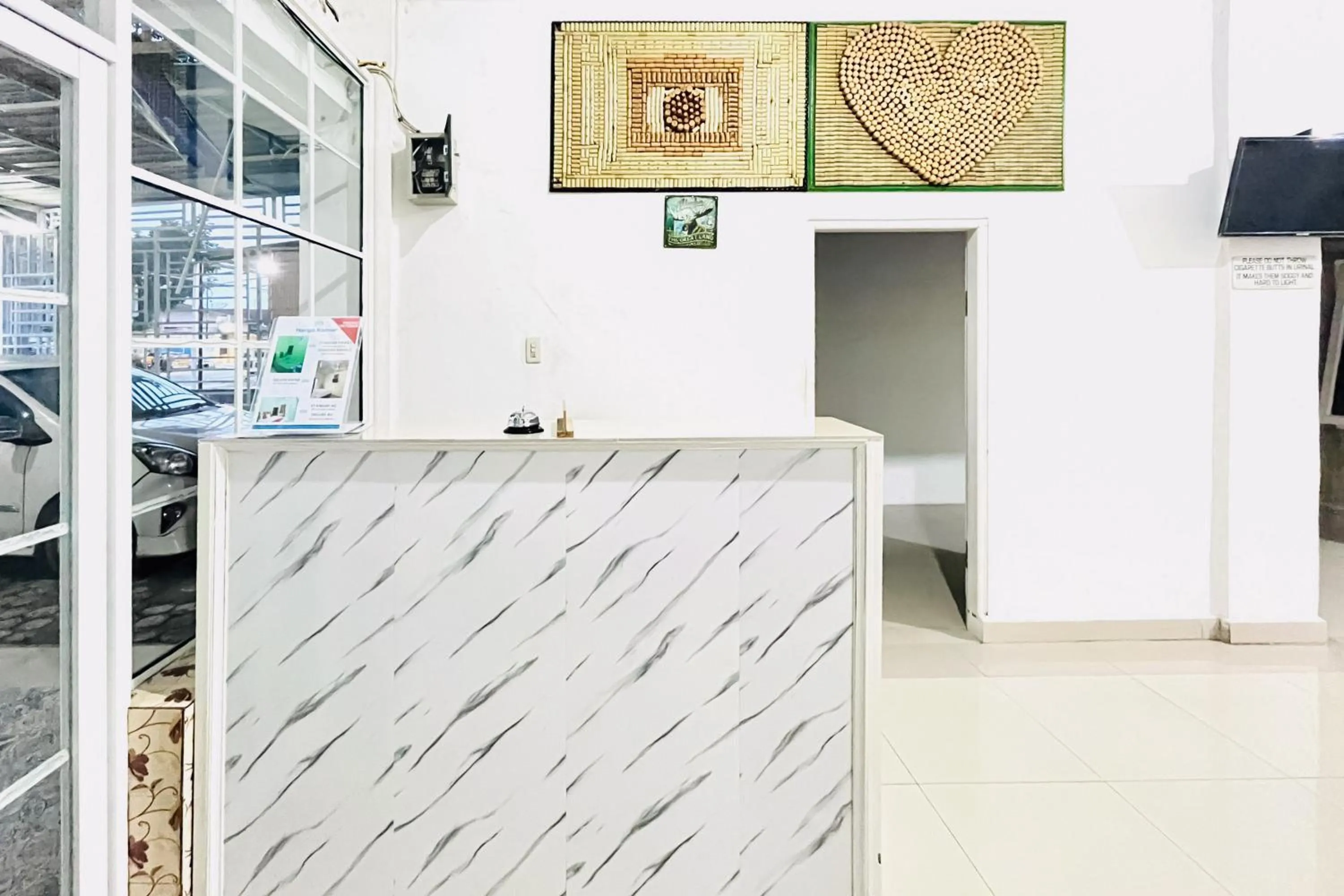 Lobby or reception in RedDoorz at Orien Guesthouse Pematang Siantar