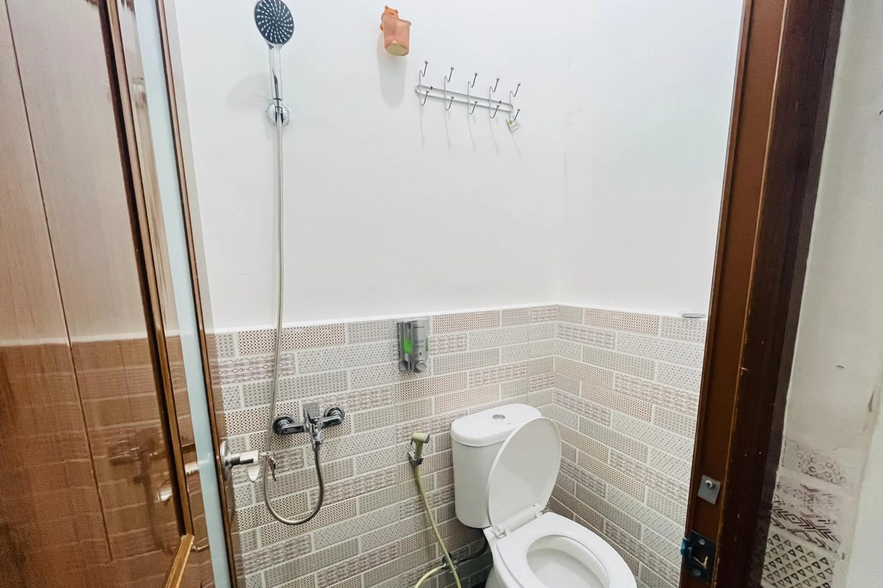 Bathroom in RedDoorz at Orien Guesthouse Pematang Siantar