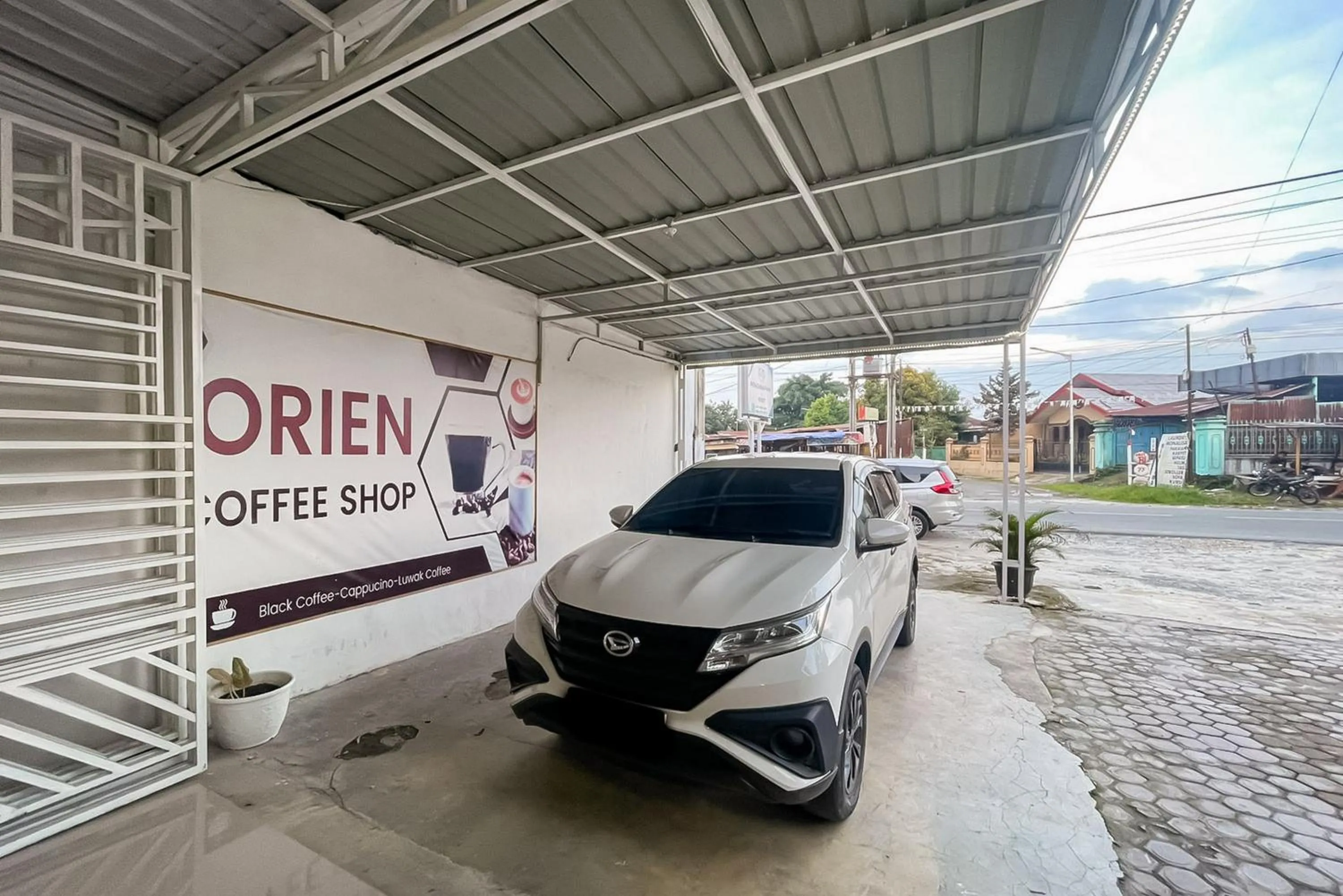 Parking in RedDoorz at Orien Guesthouse Pematang Siantar