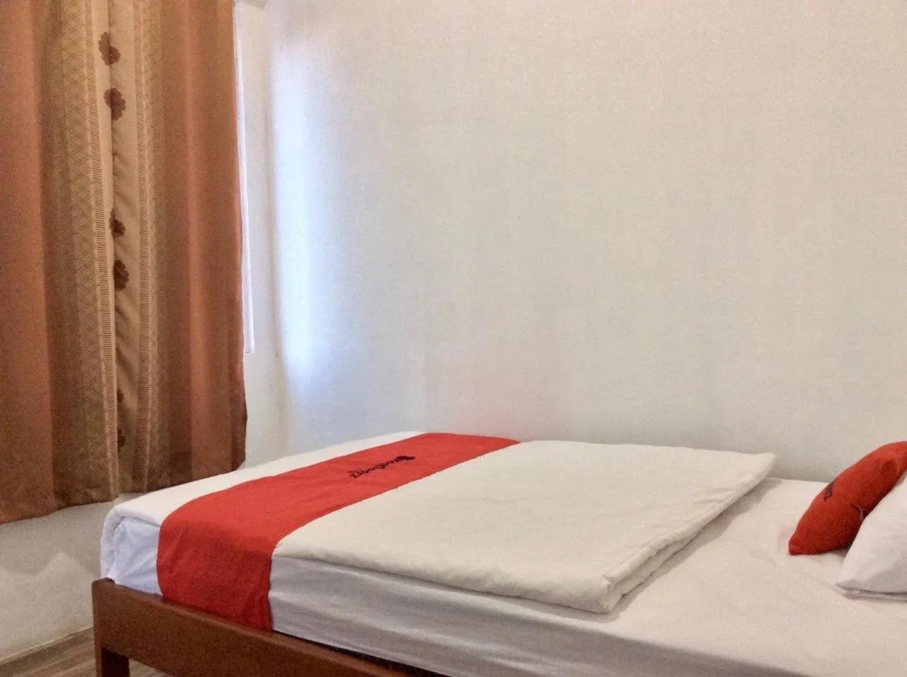 Bedroom, Bed in Reddoorz Syariah near Sleman city hall 4