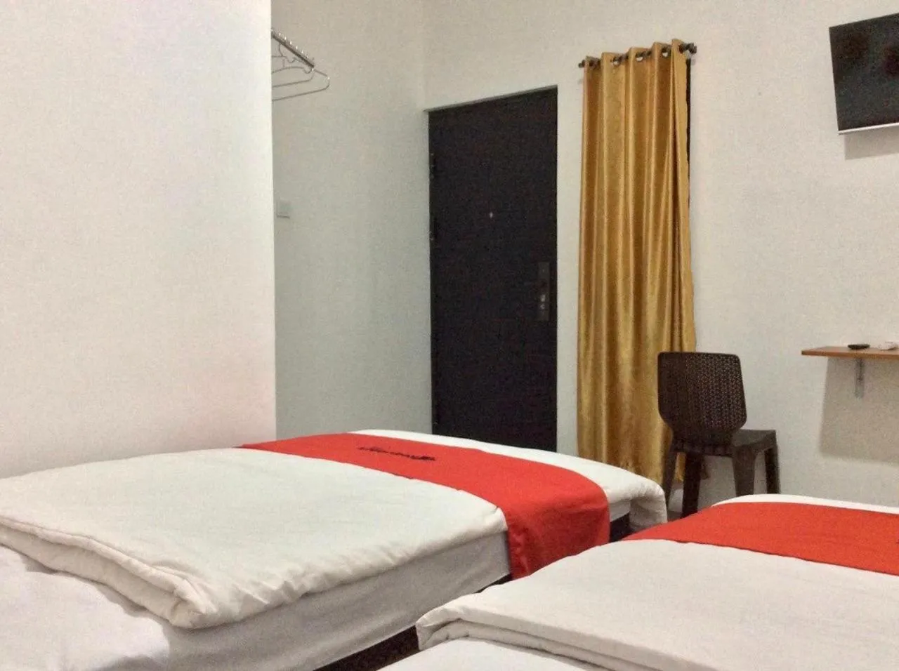 Bedroom, Bed in Reddoorz Syariah near Sleman city hall 4