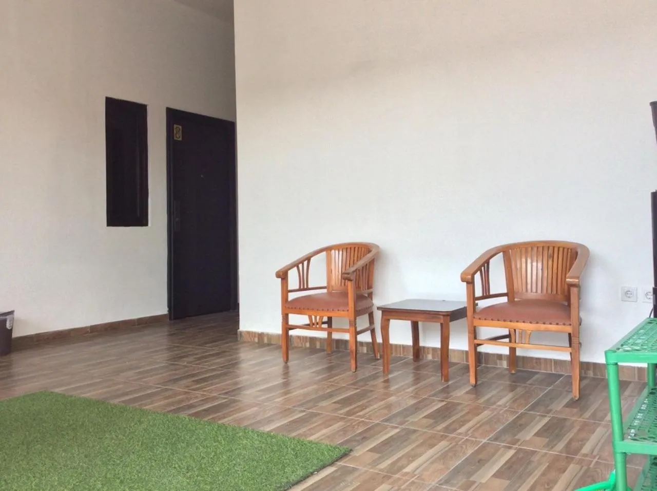 Seating area in Reddoorz Syariah near Sleman city hall 4