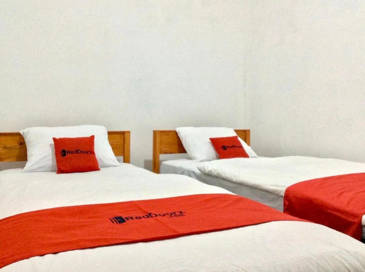 Bedroom, Bed in Reddoorz Syariah near Sleman city hall 4